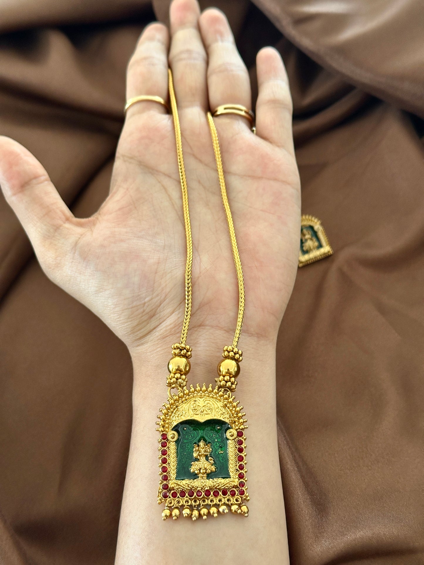 Saumya Devi Pendant Chain Set
