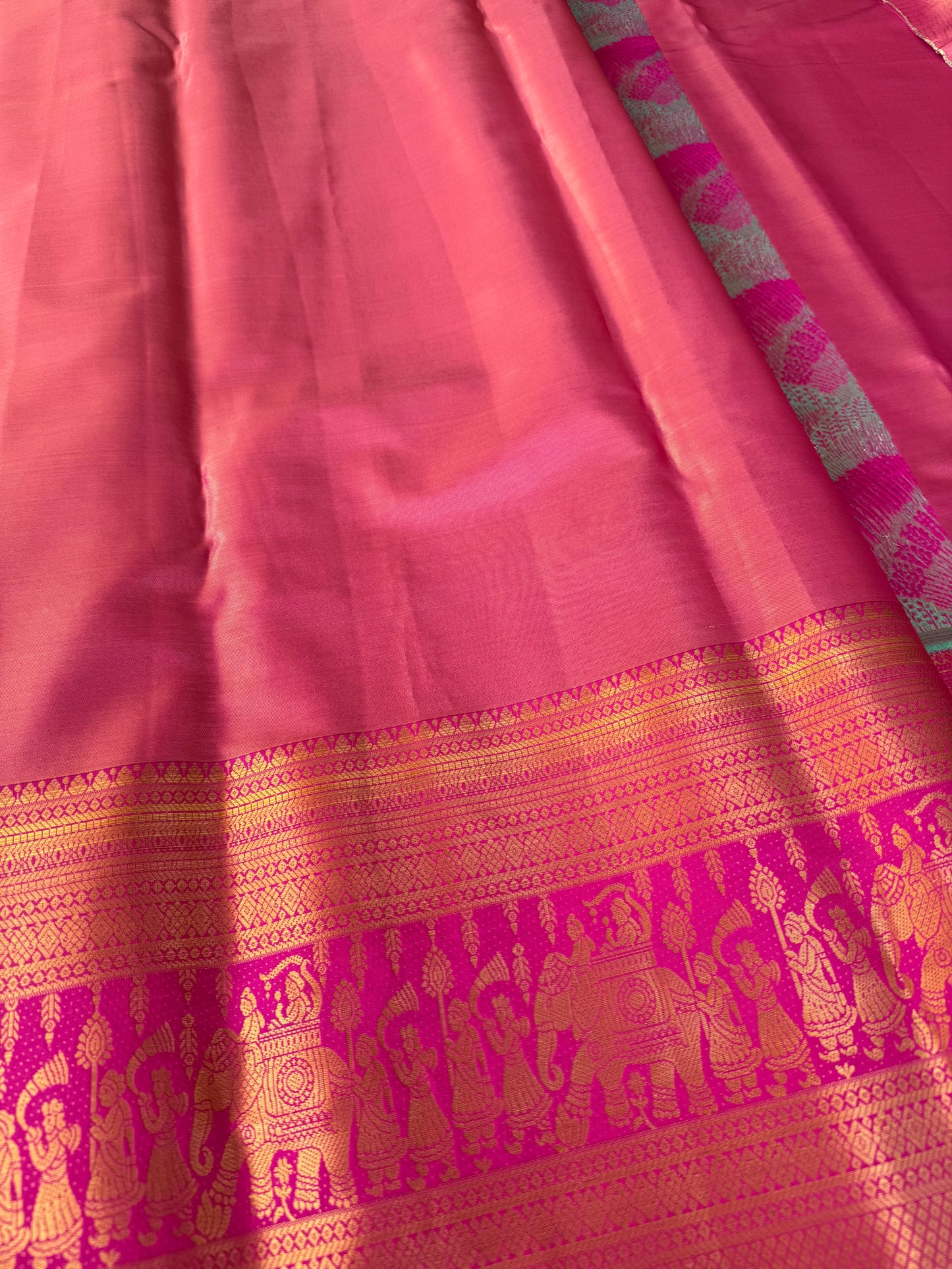 Pastels Mazhavil Pattu