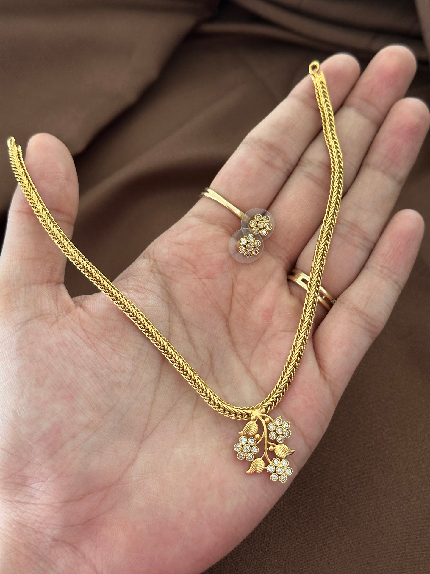 Kid Friendly Tri Flower Attigai Choker