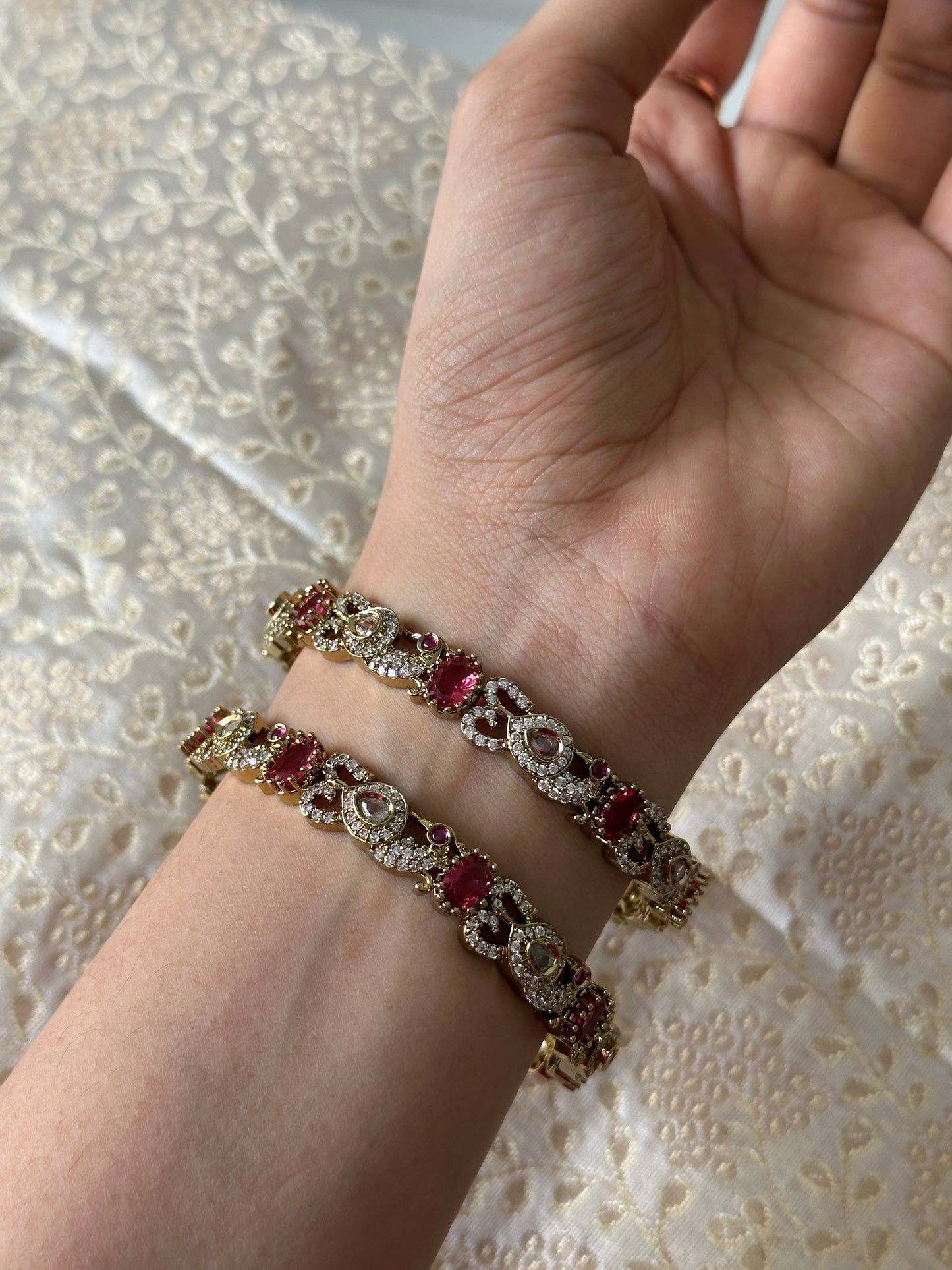 Victorian Non Idol Stone Bangles
