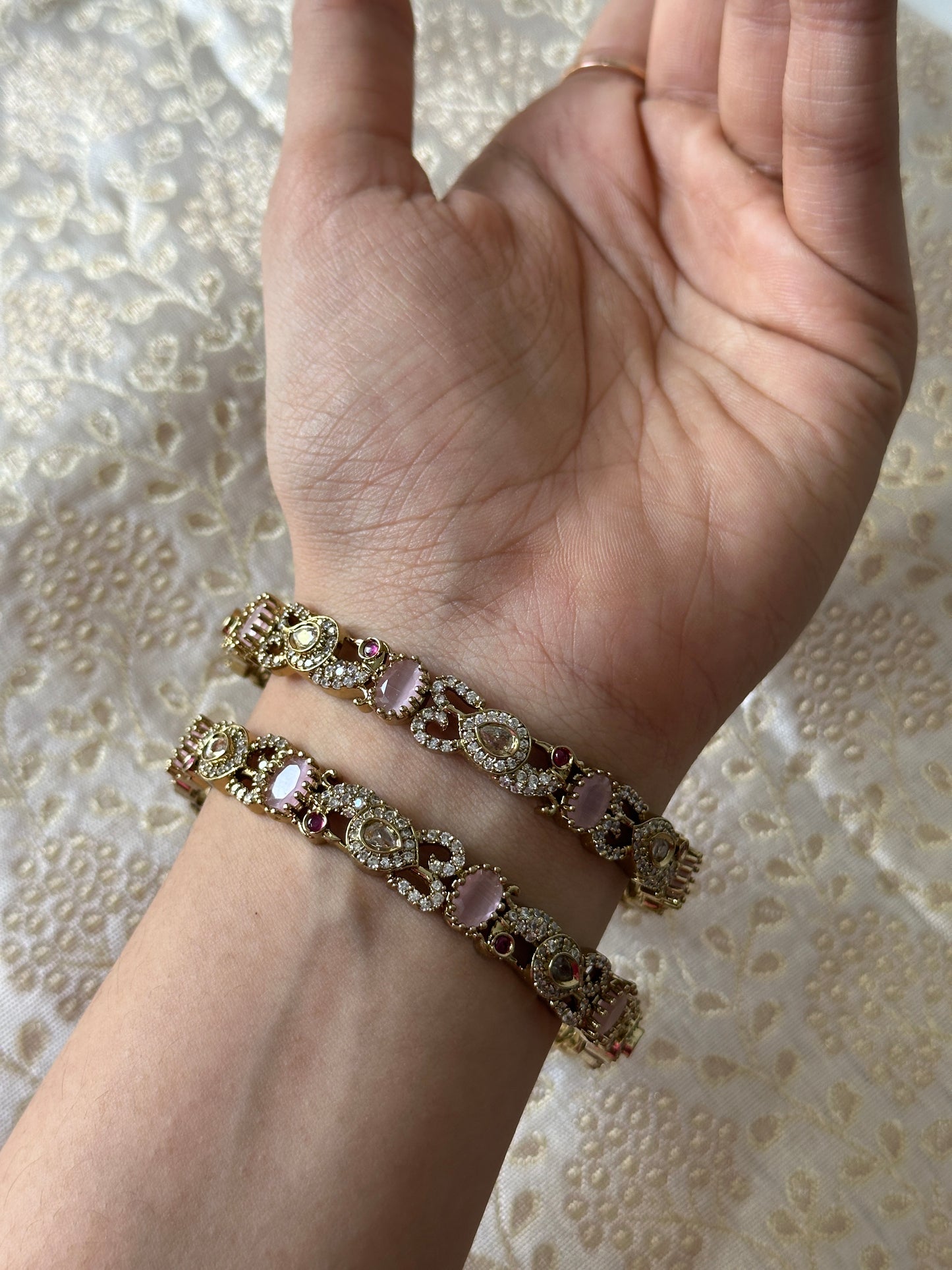 Victorian Non Idol Stone Bangles