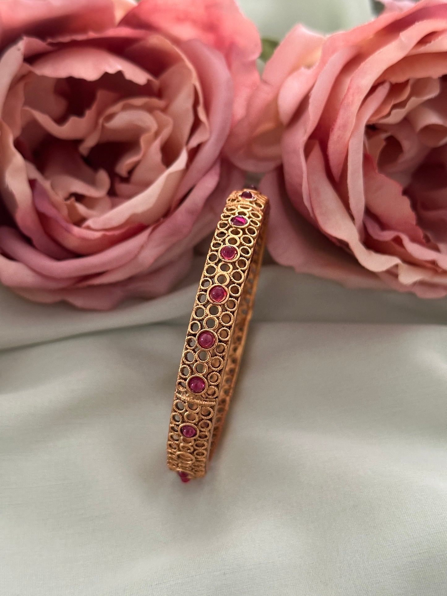 Flower with Ruby stone (Single bangle 2.6)