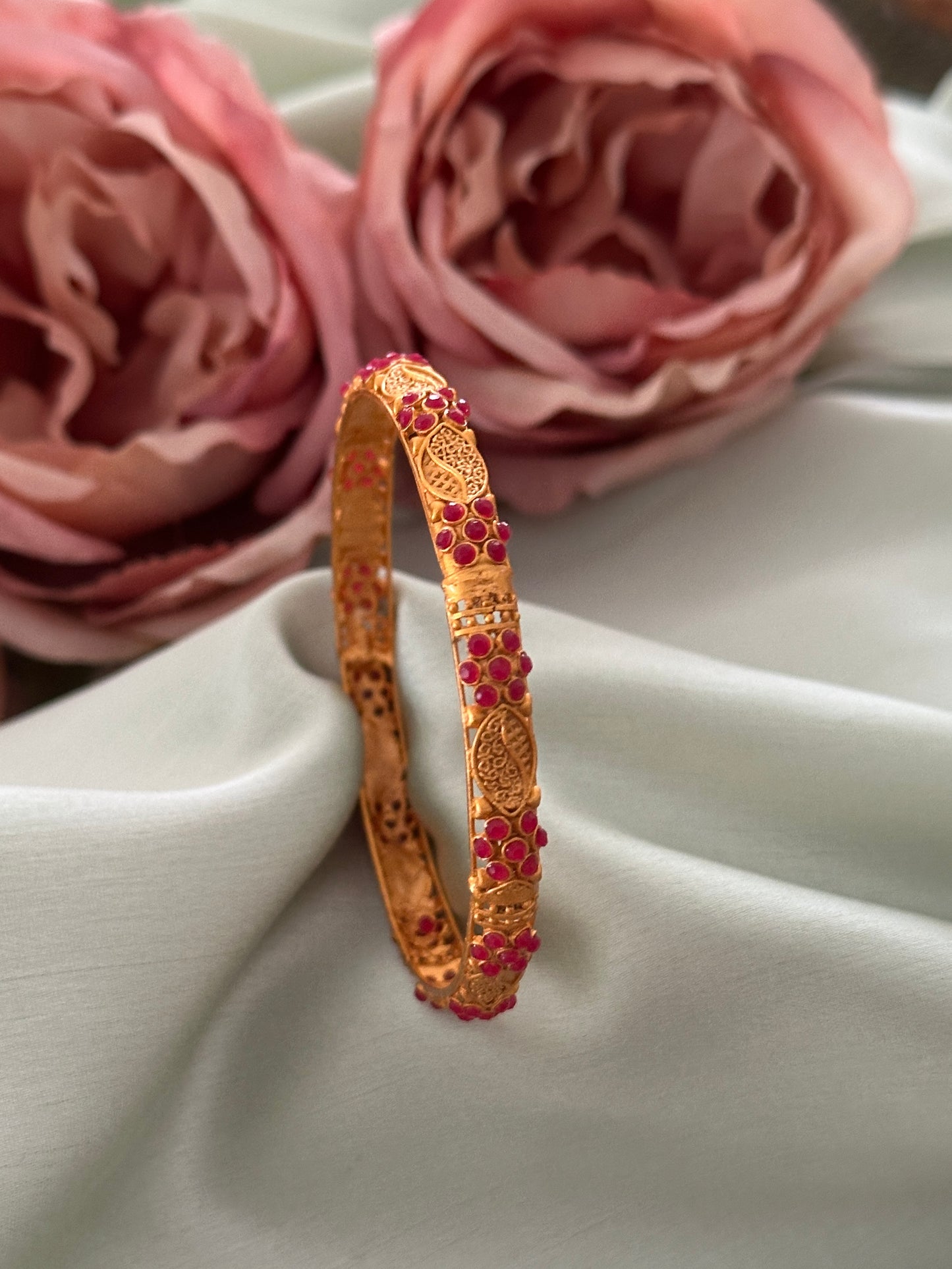 Red flower single bangle 2.6