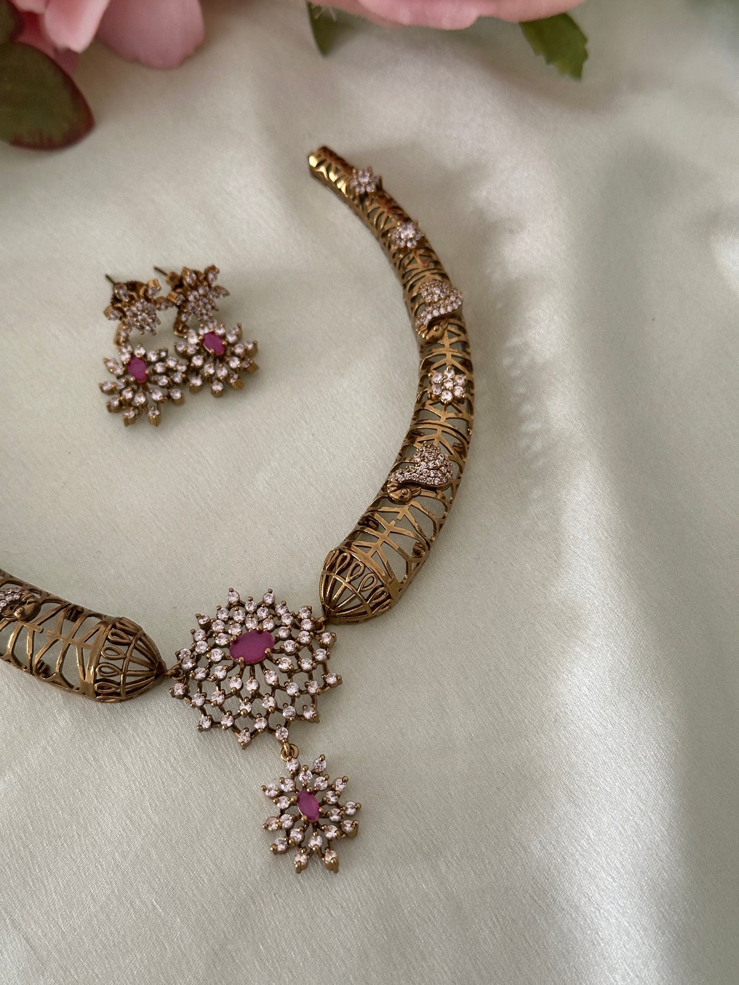 AD Star Antique Hasli Choker