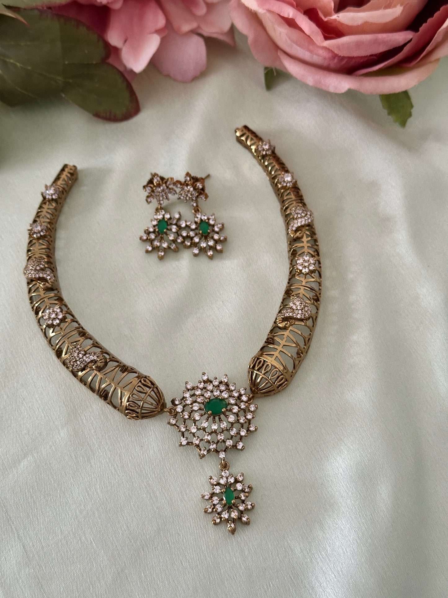 AD Star Antique Hasli Choker