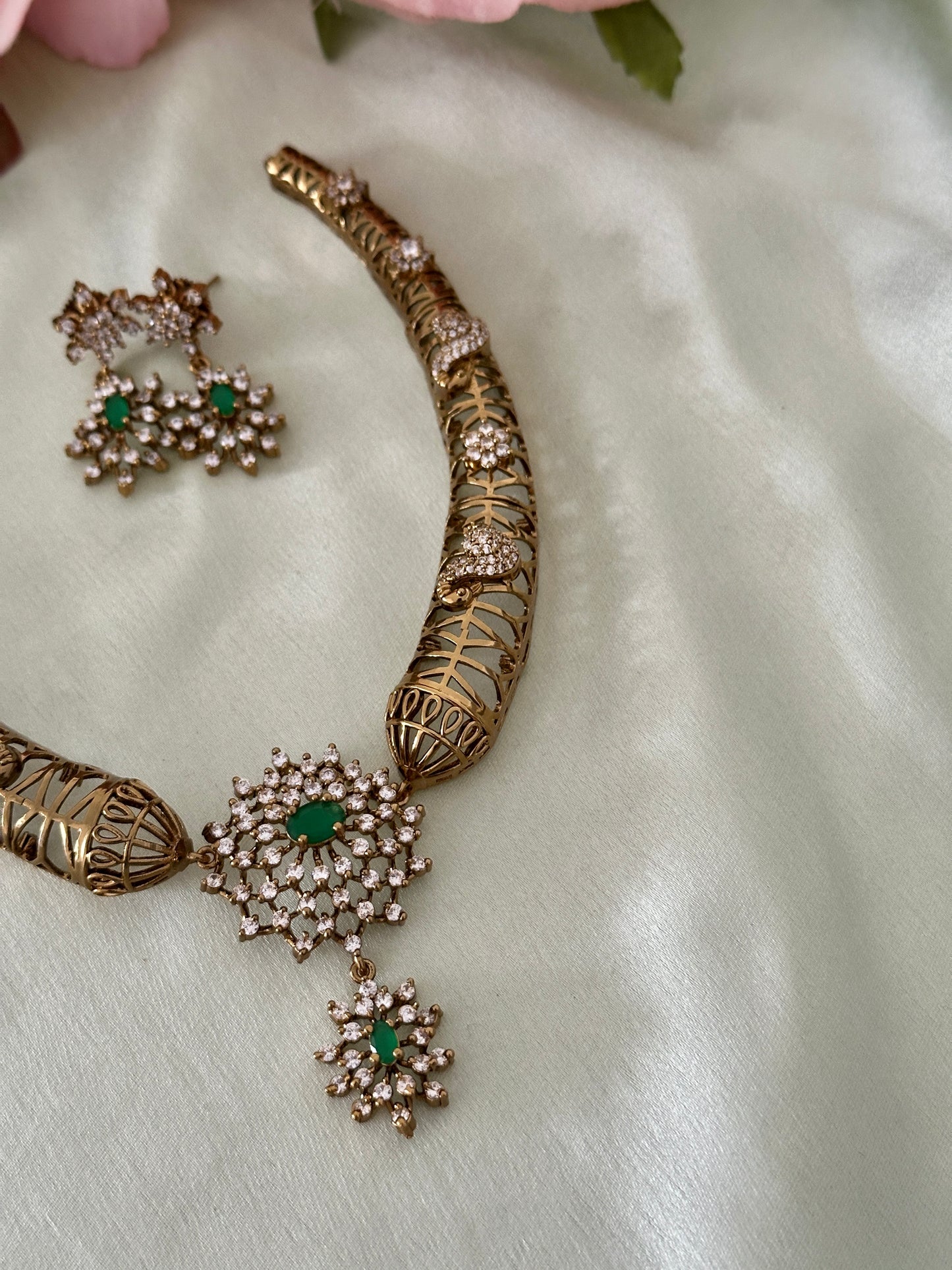 AD Star Antique Hasli Choker