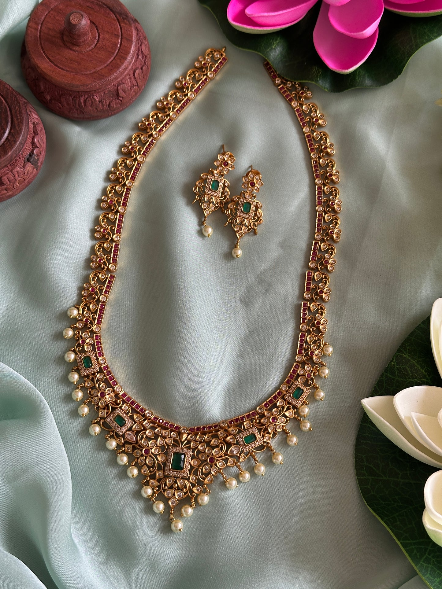 Aashika Kemp Haaram set
