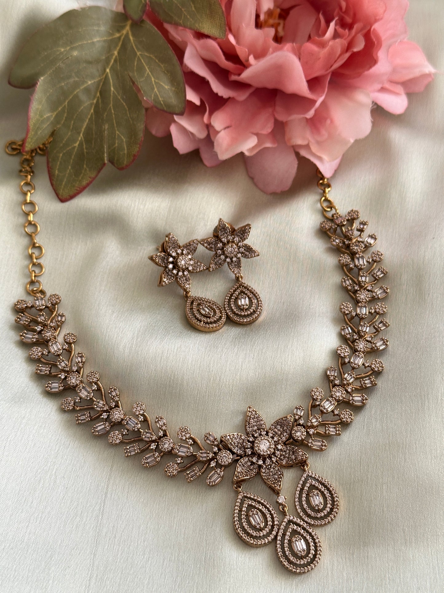 Rosaria AD Necklace Set