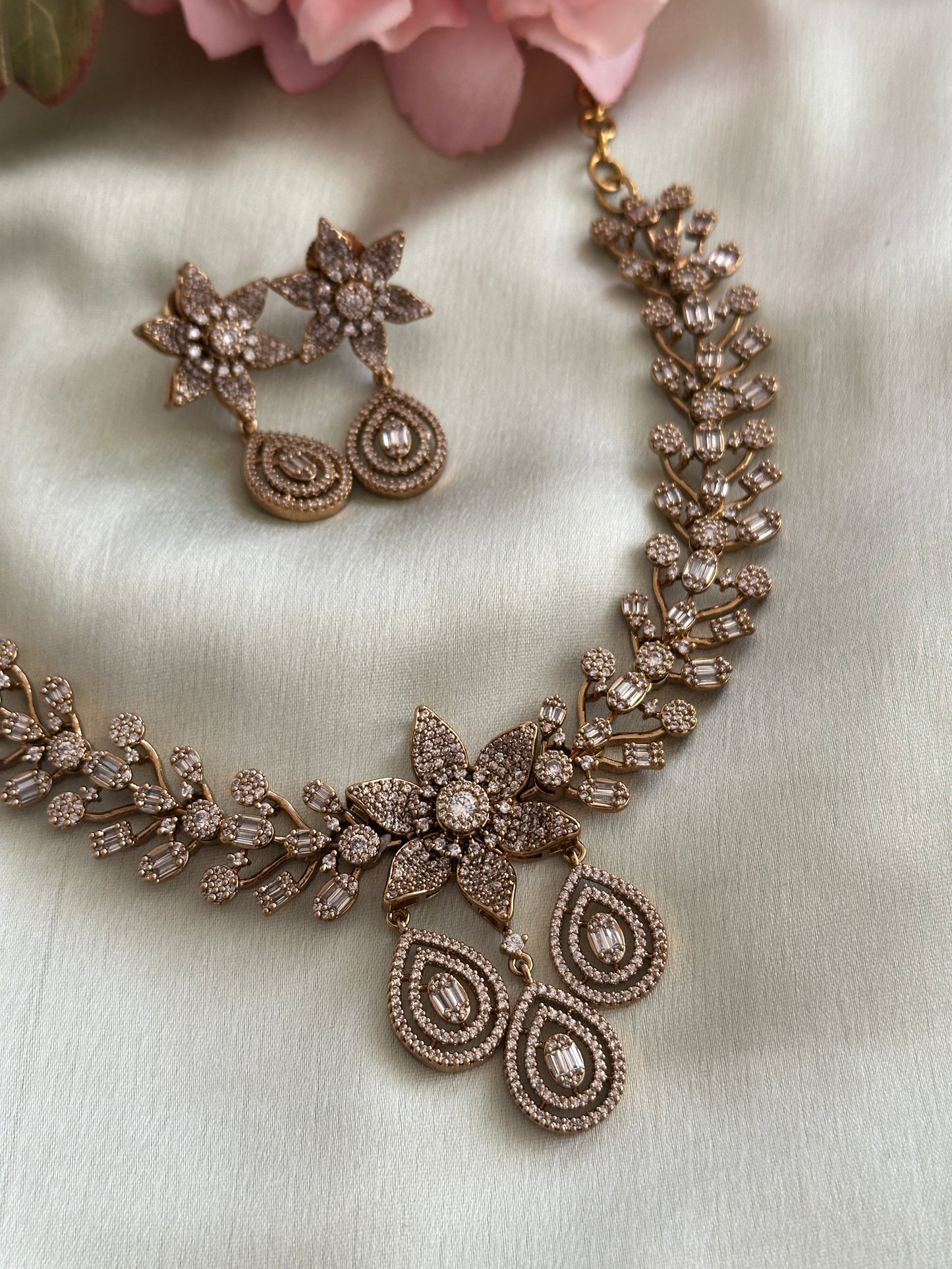 Rosaria AD Necklace Set