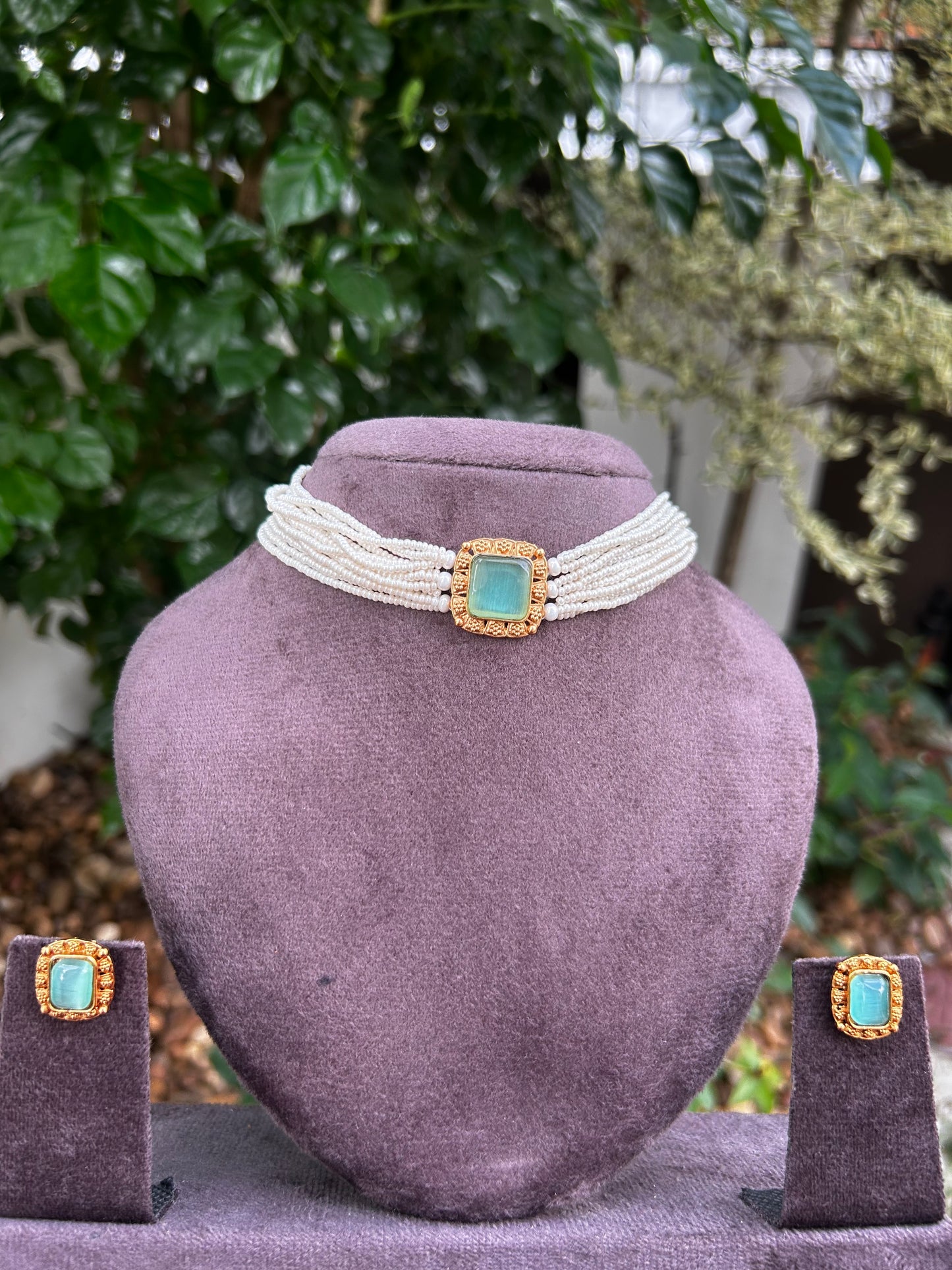 Square Pendant Pearl Choker