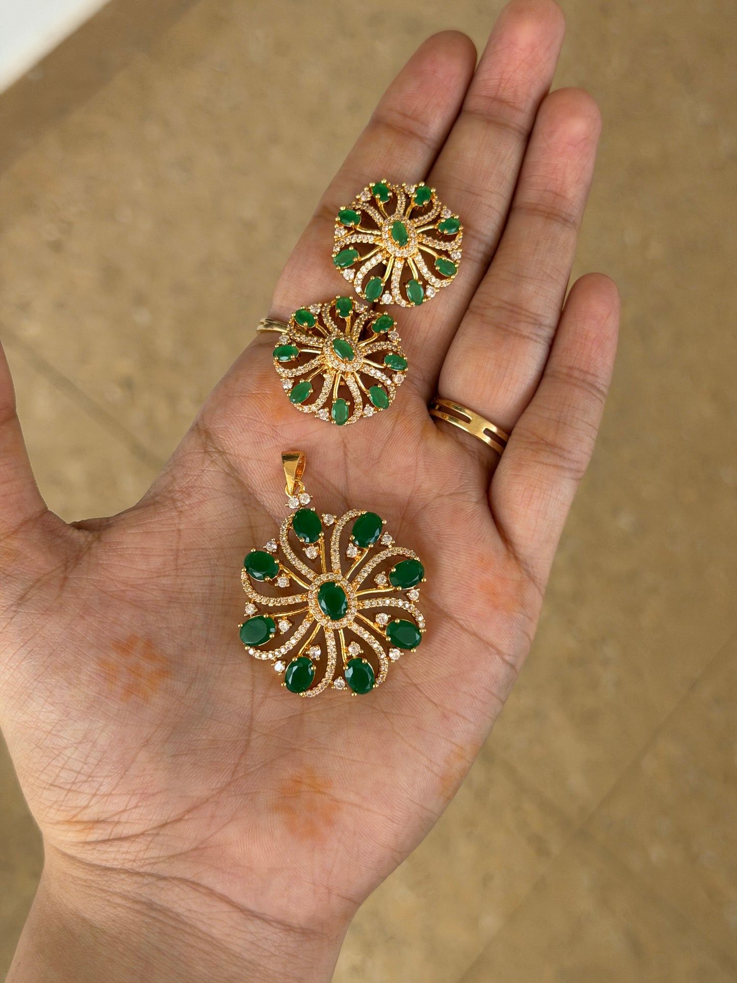 Zufiyaana Stone Locket