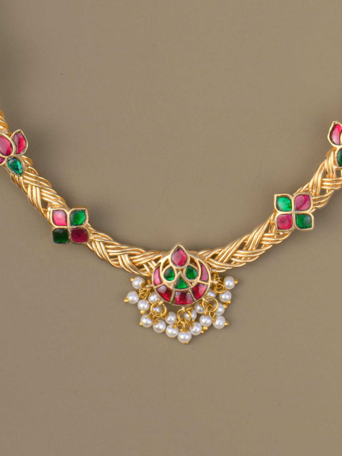 Lemya Jadau Hasli Choker