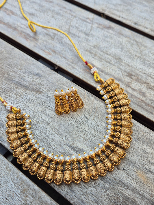 Antique x Pearl Necklace
