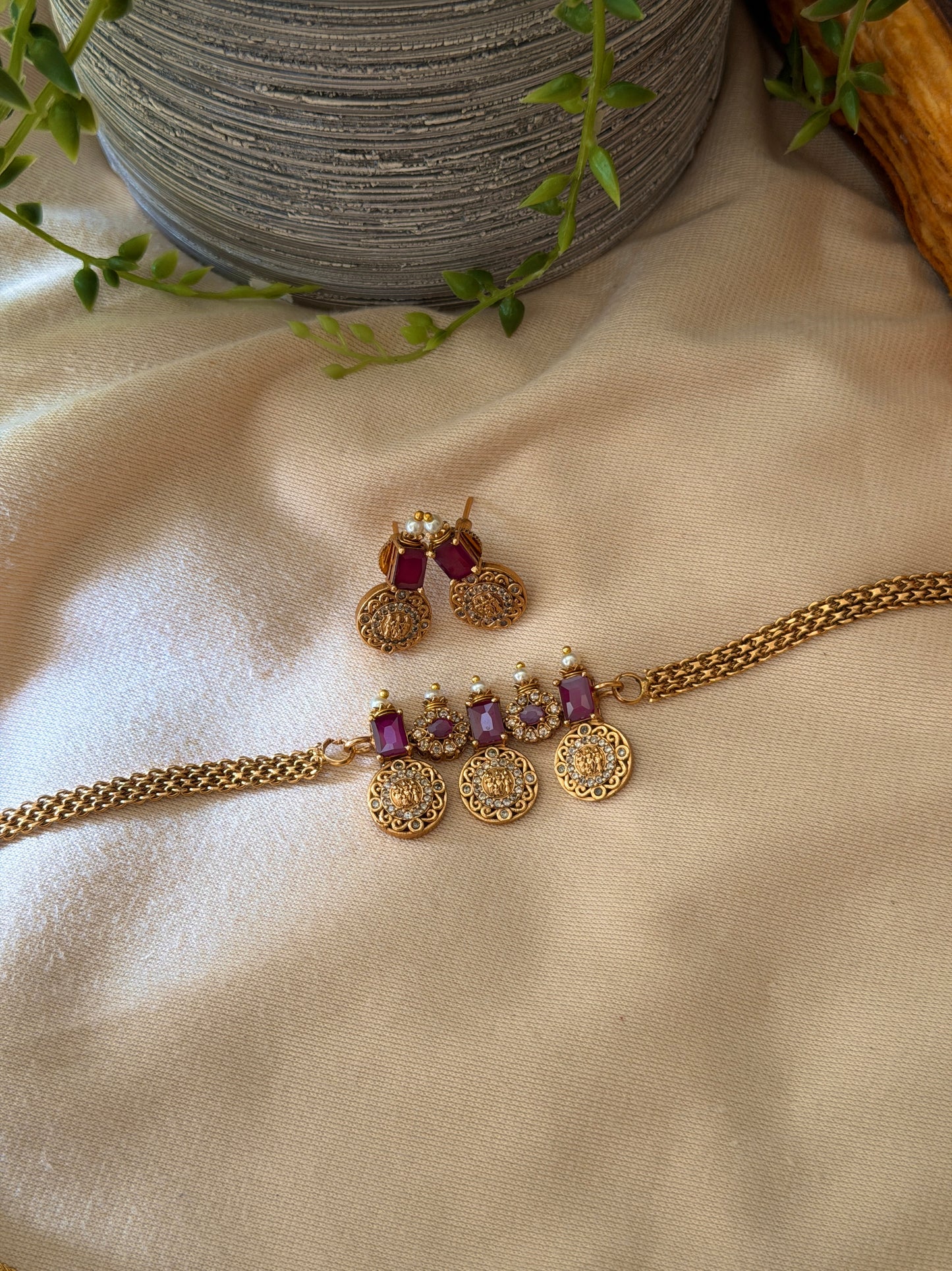 Arpita Stone Choker