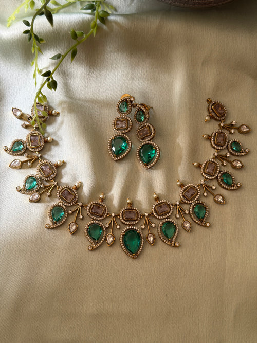 Pisthila Petal Necklace