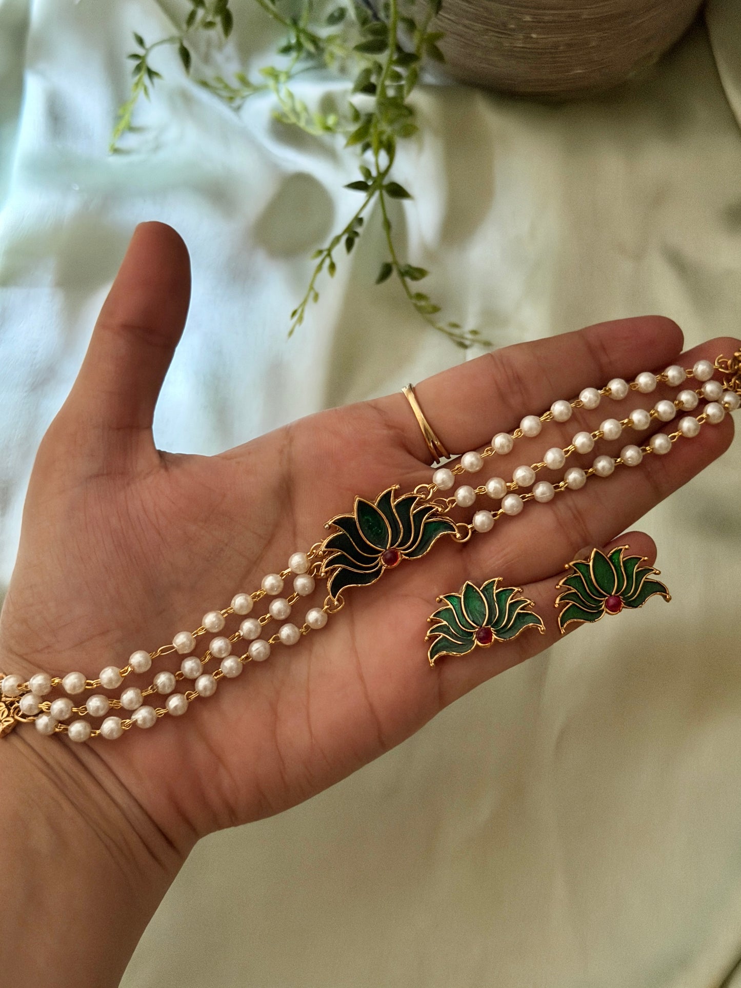 Painted Padma Pearl Choker