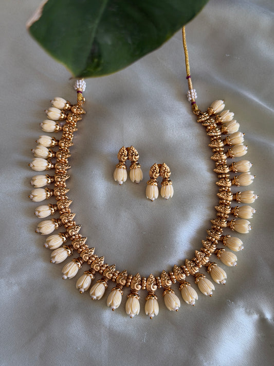 Mallipoo Matte Necklace