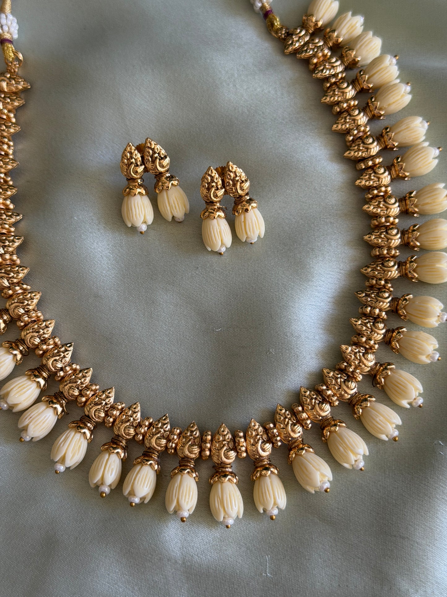 Mallipoo Matte Necklace