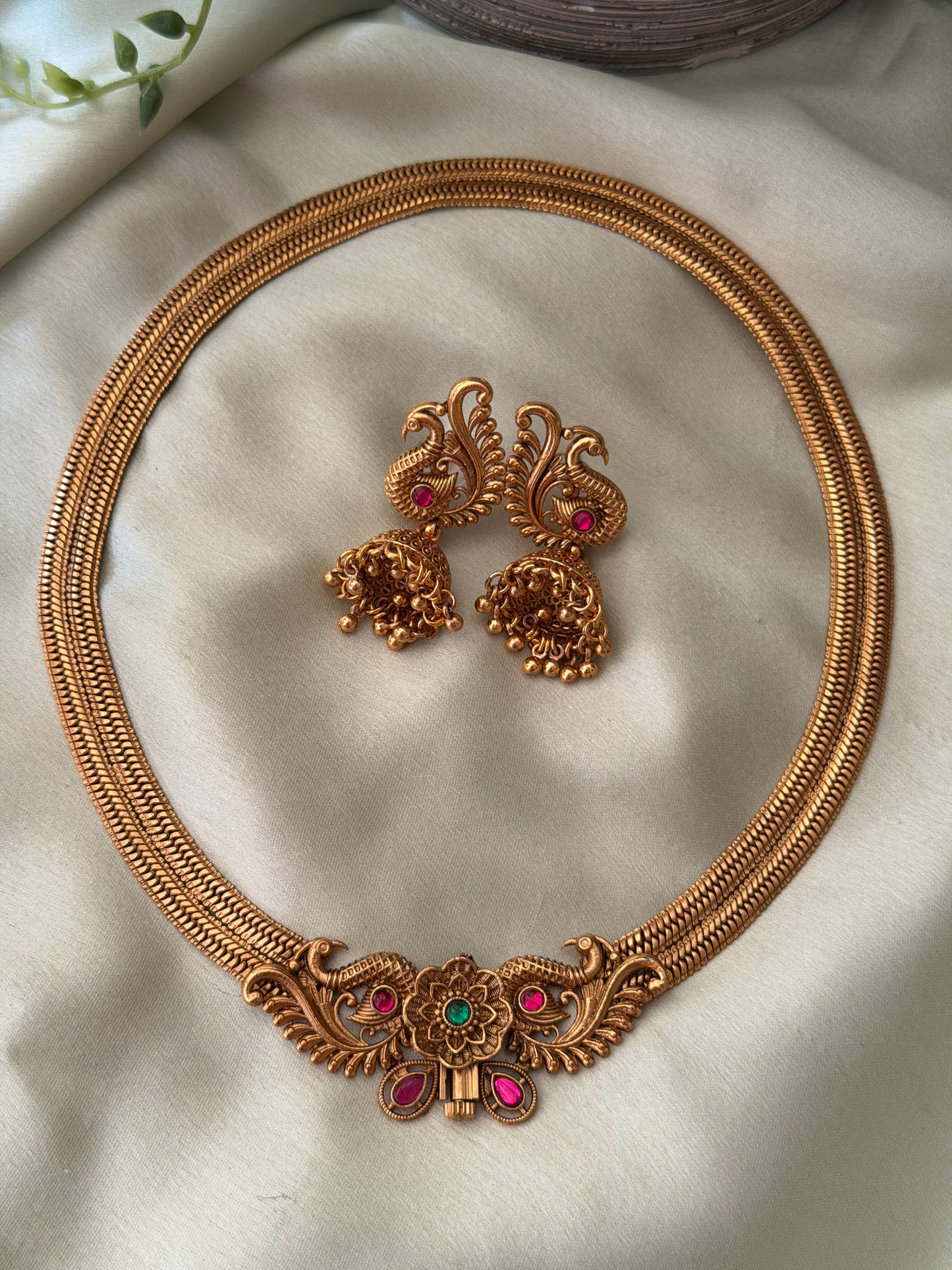 Front Open Sleek Choker