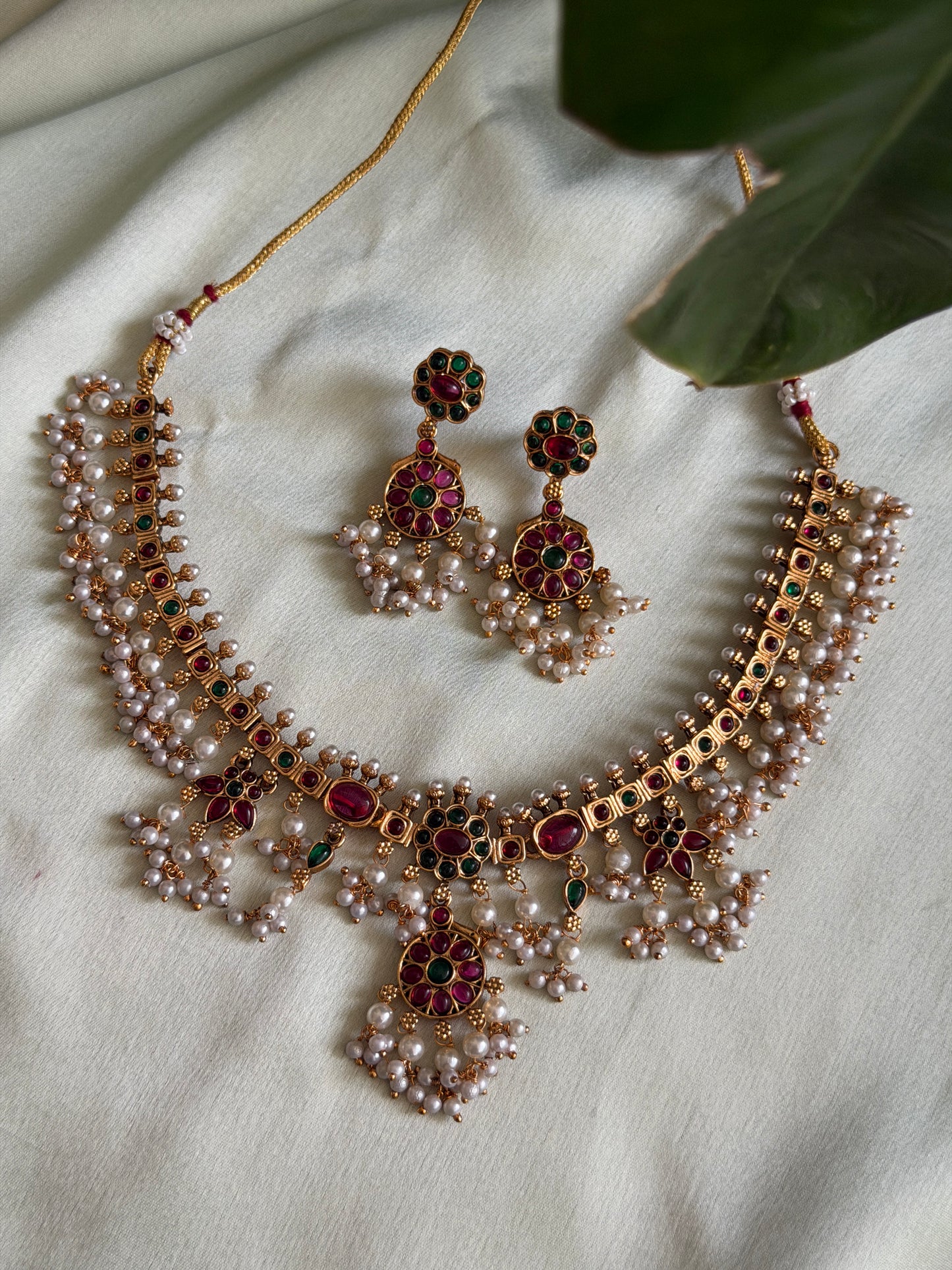 Anirudha Guttapusalu Necklace
