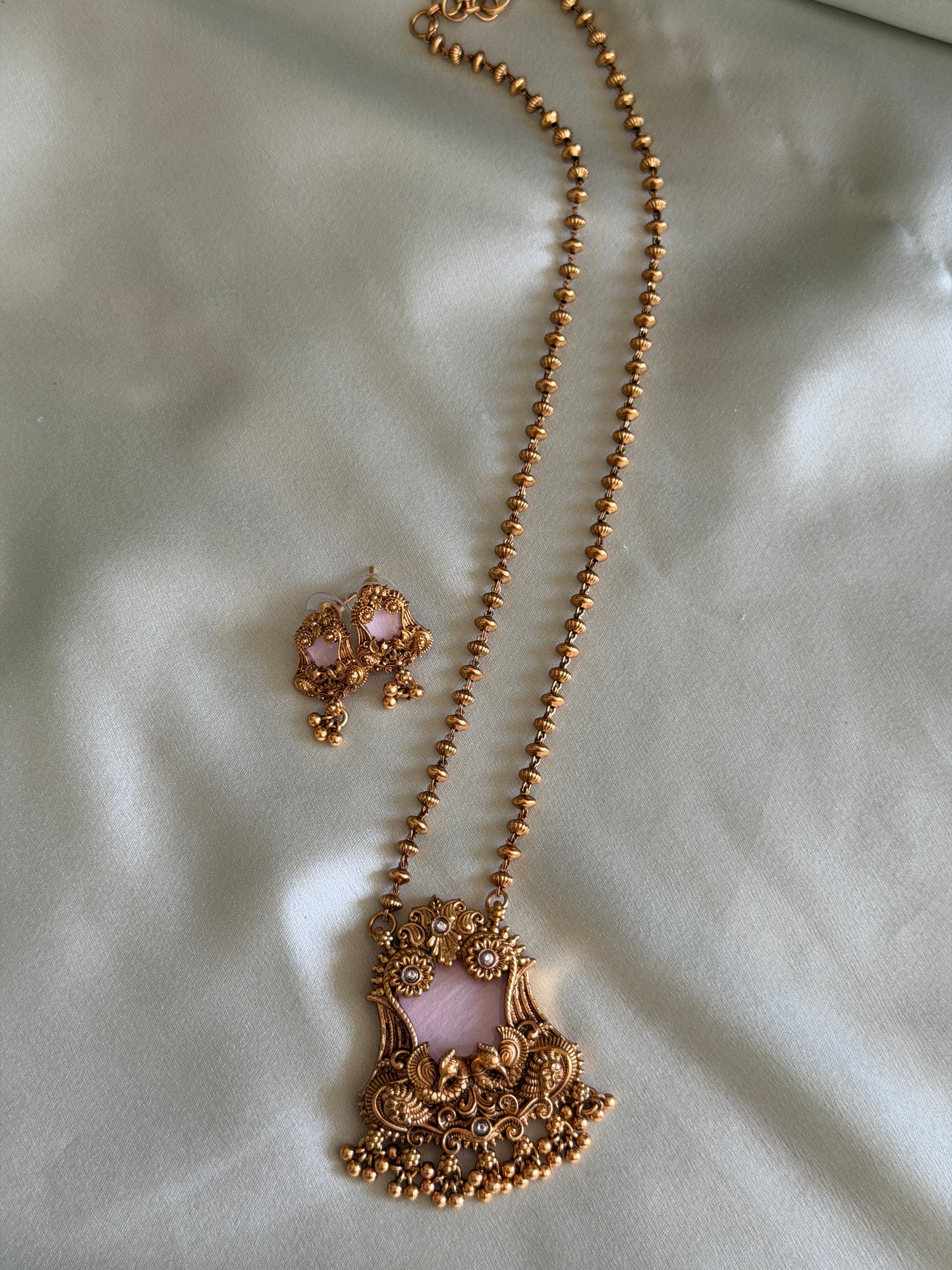 Holkar Pendant Chain set