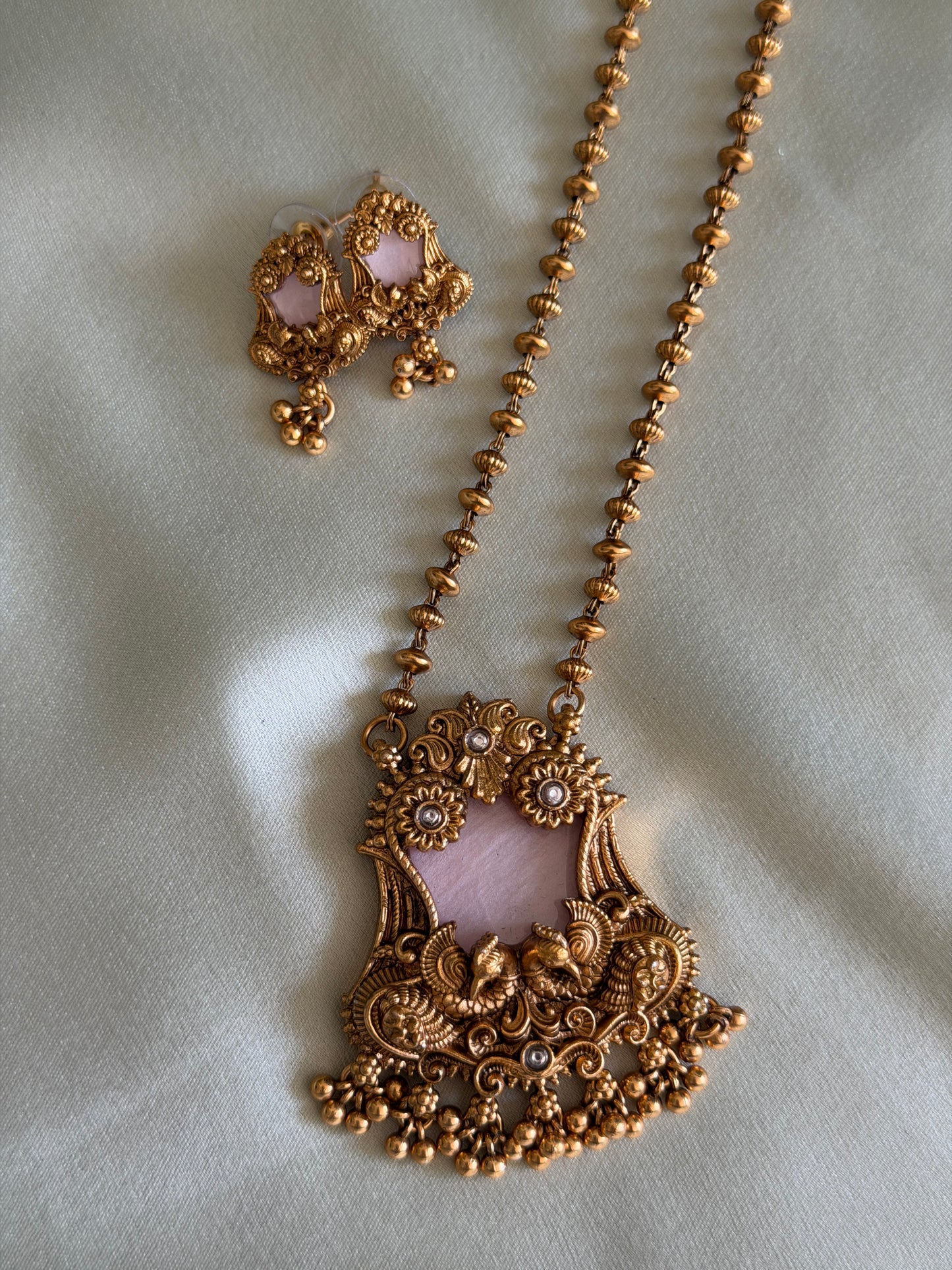 Holkar Pendant Chain set