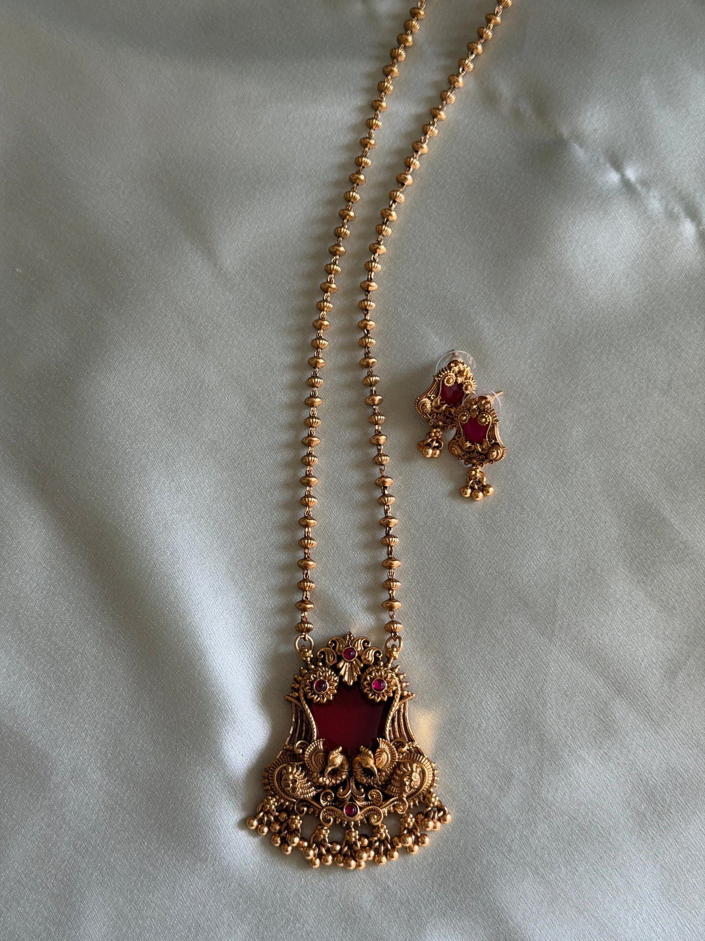 Holkar Pendant Chain set