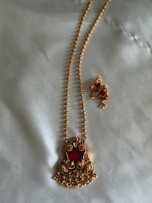 Holkar Pendant Chain set