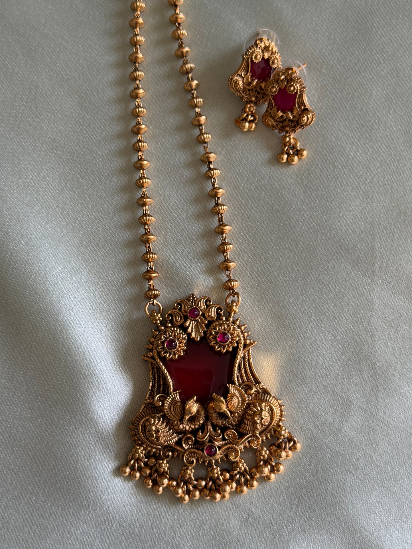 Holkar Pendant Chain set