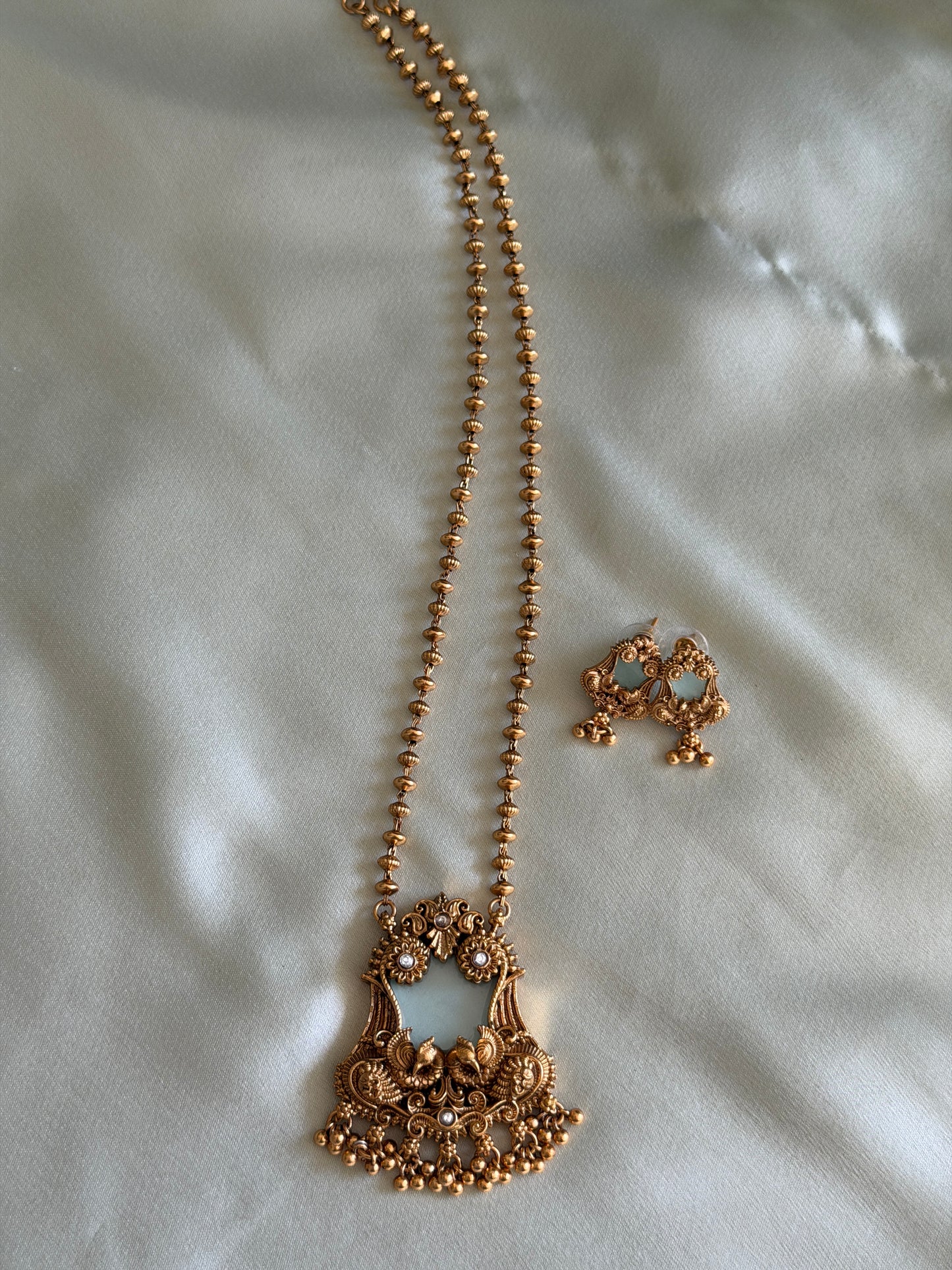 Holkar Pendant Chain set