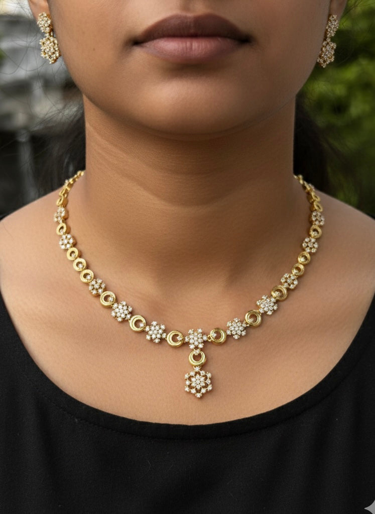 Curvy Star Necklace