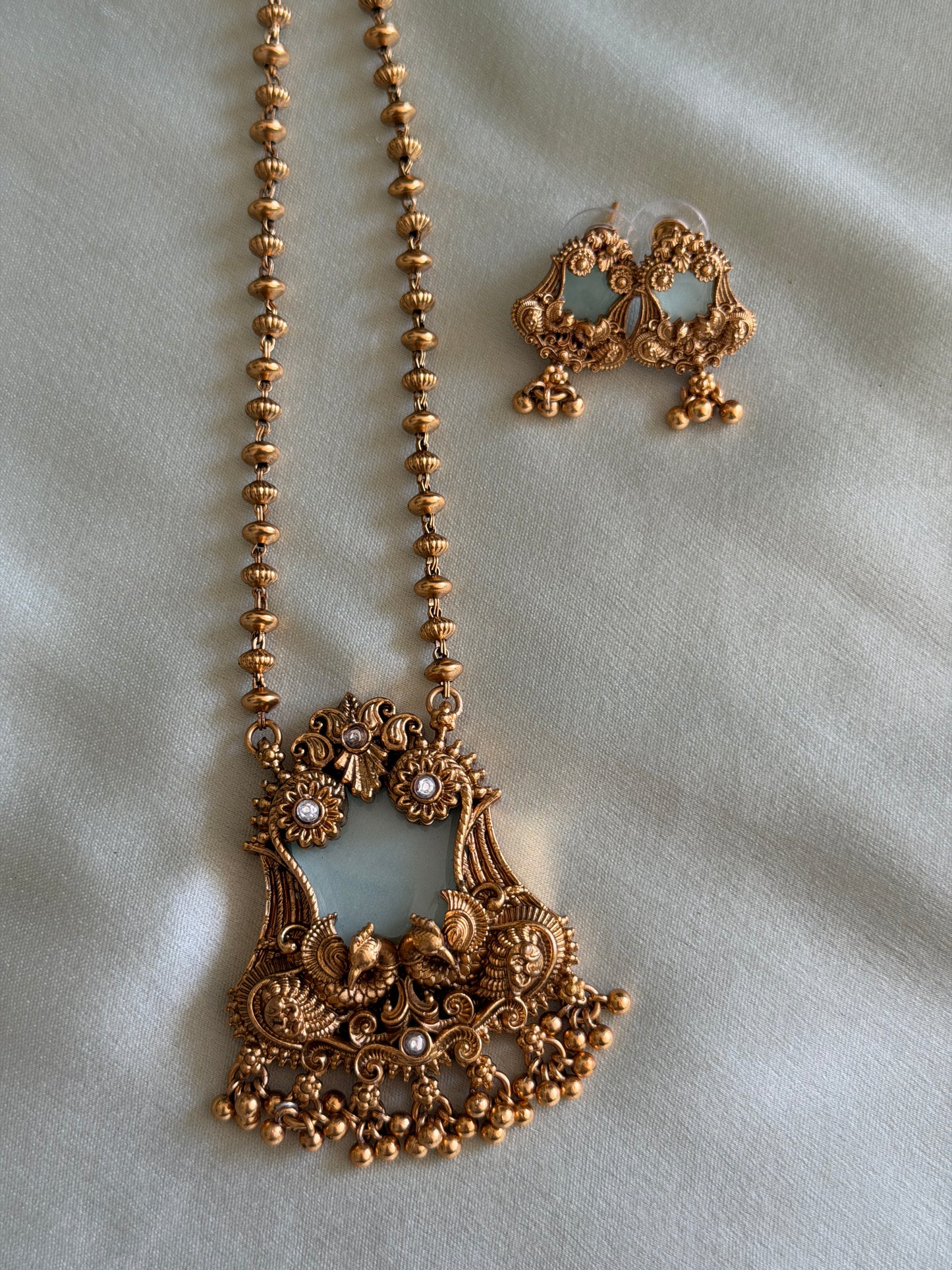 Holkar Pendant Chain set