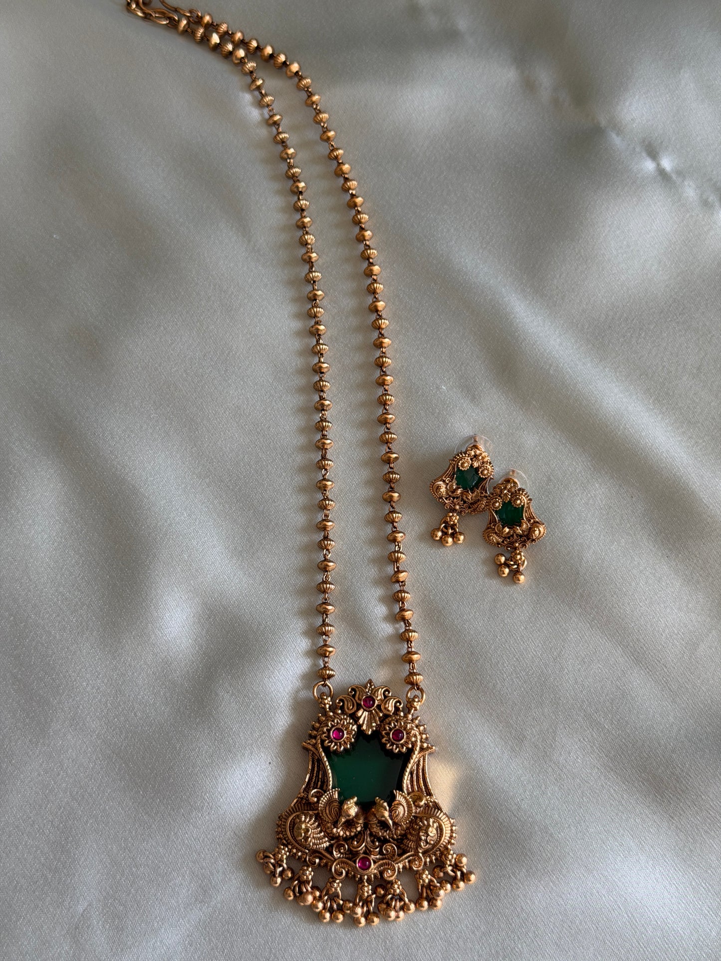 Holkar Pendant Chain set