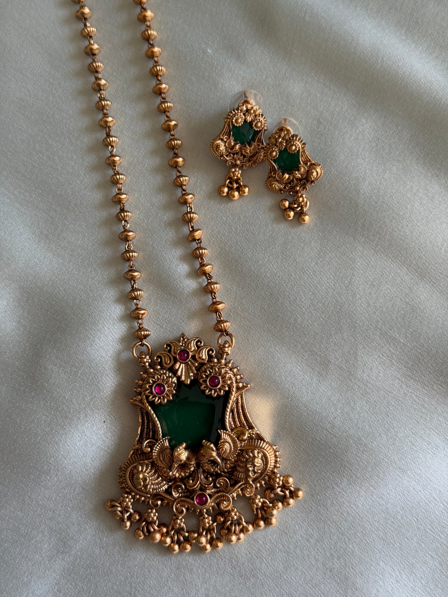 Holkar Pendant Chain set