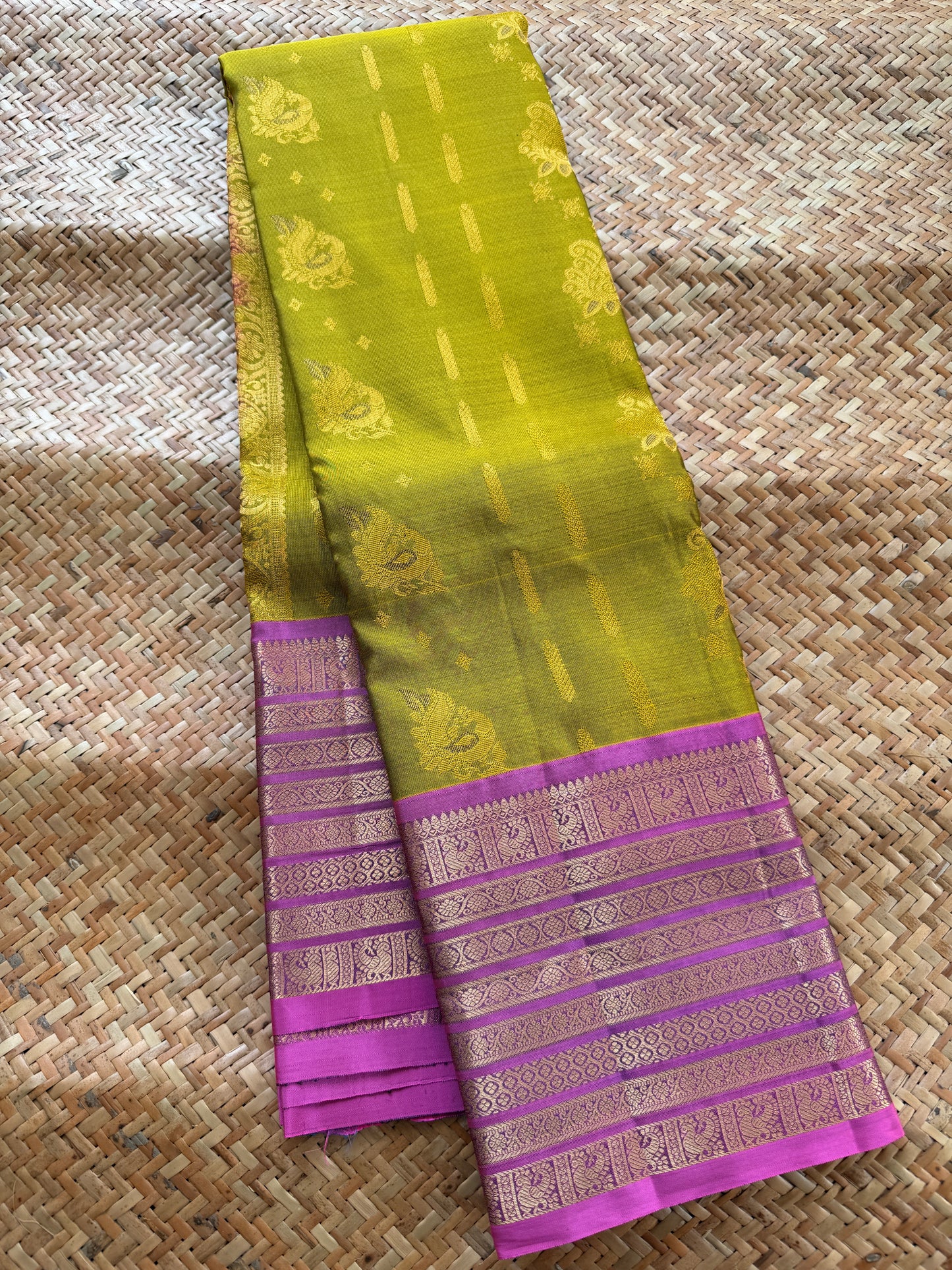 Mehendi Green Handloom Silk Saree