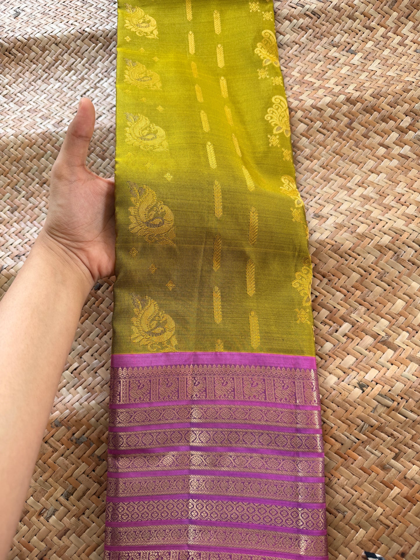 Mehendi Green Handloom Silk Saree