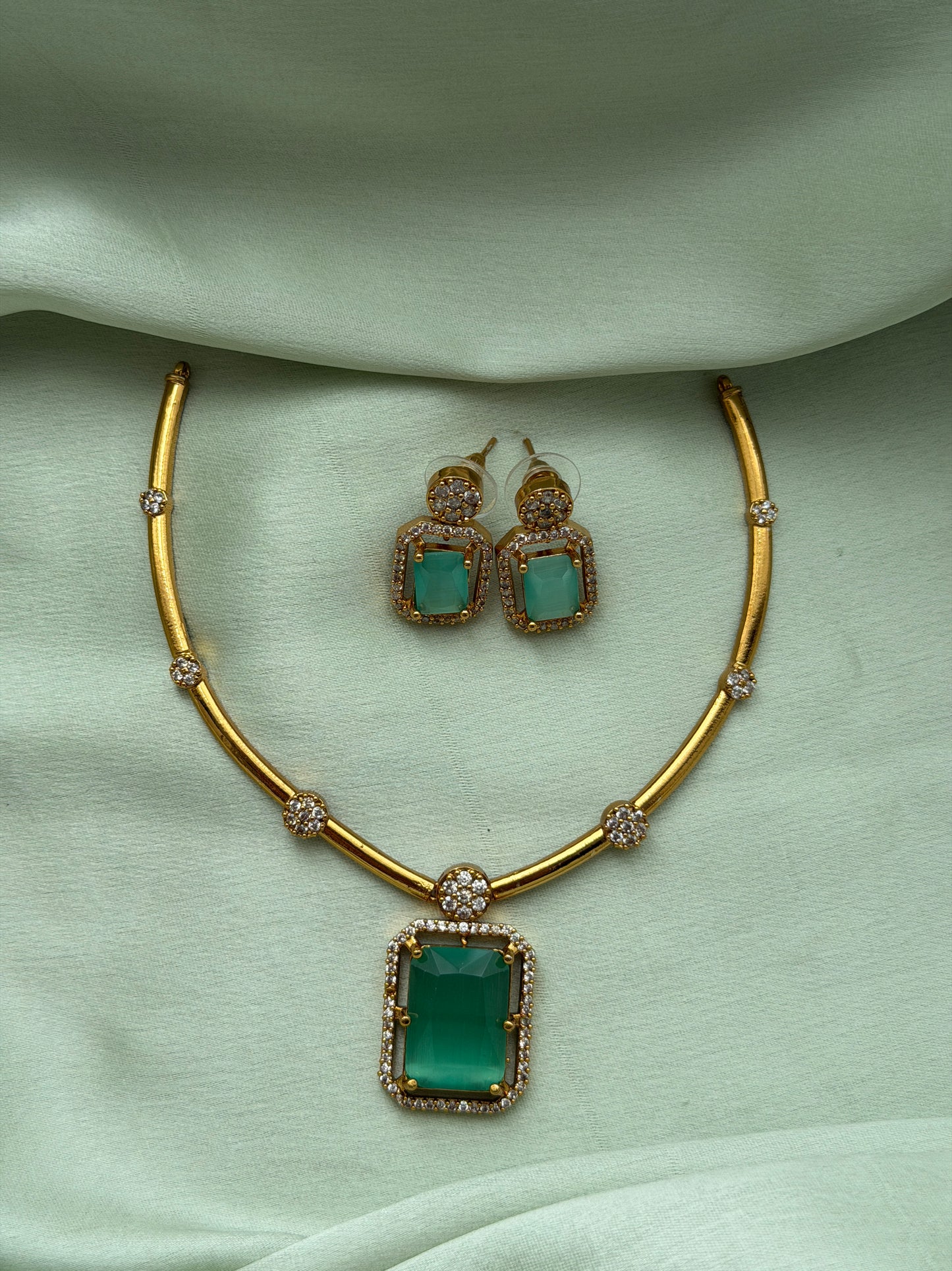 Square Pendant Diamond Hasli