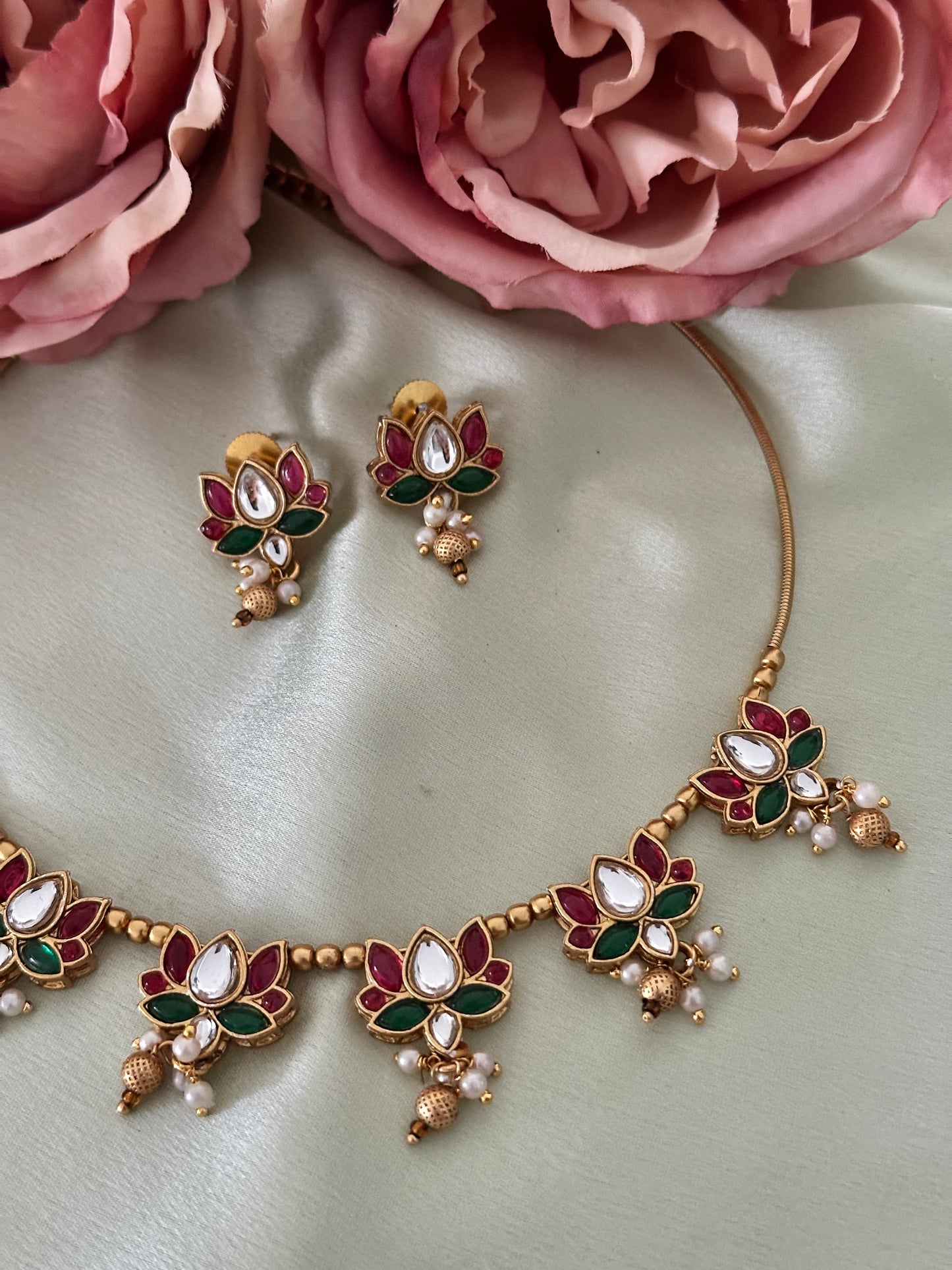 Kemp Stone Lotus Hasli Choker