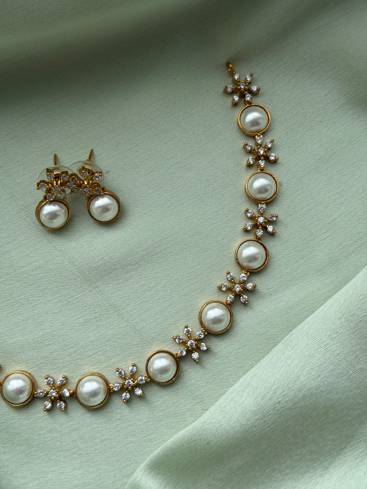 Molluscs Diamond necklace