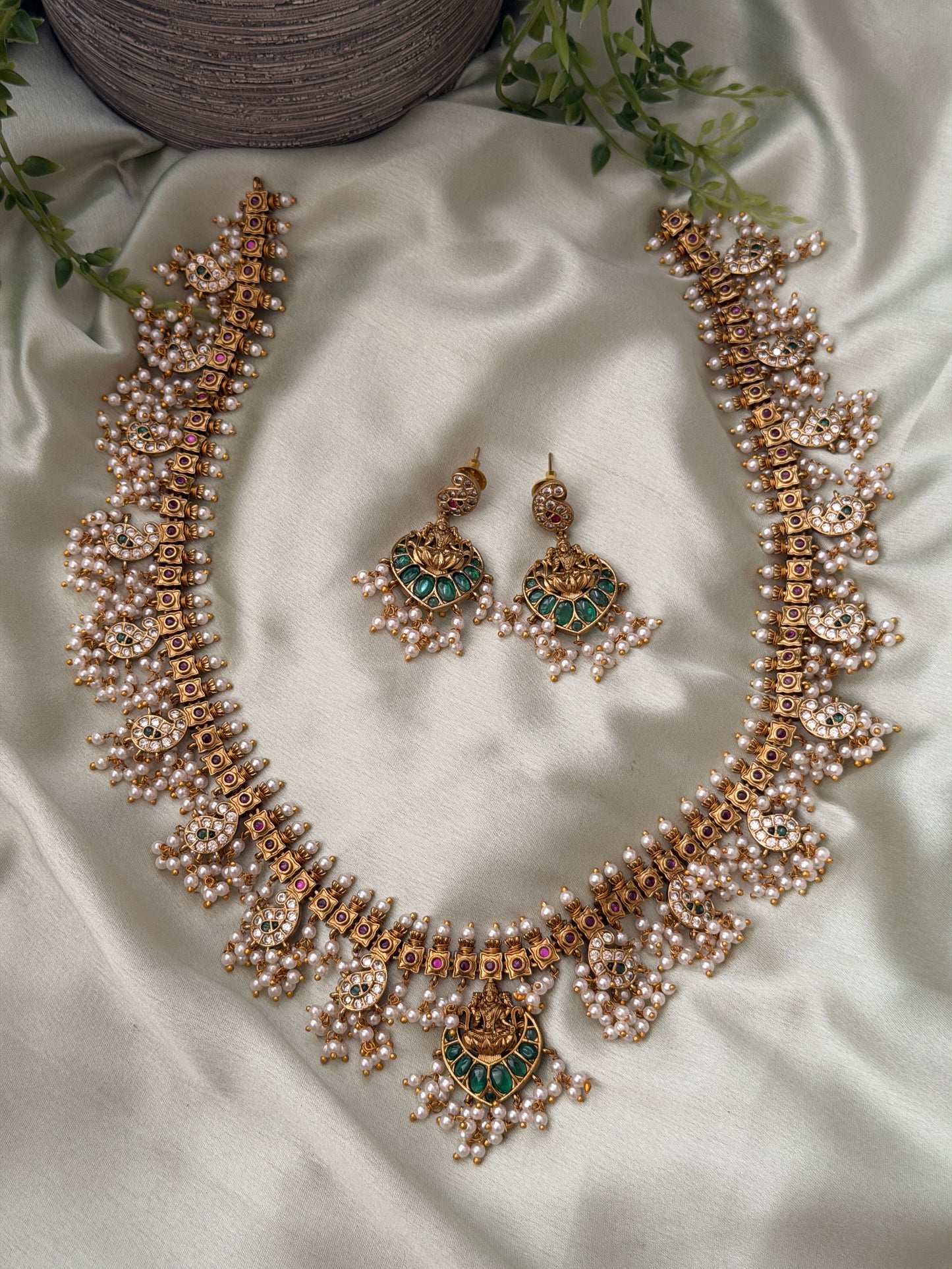Bhavana Emerald Guttapusalu Haaram