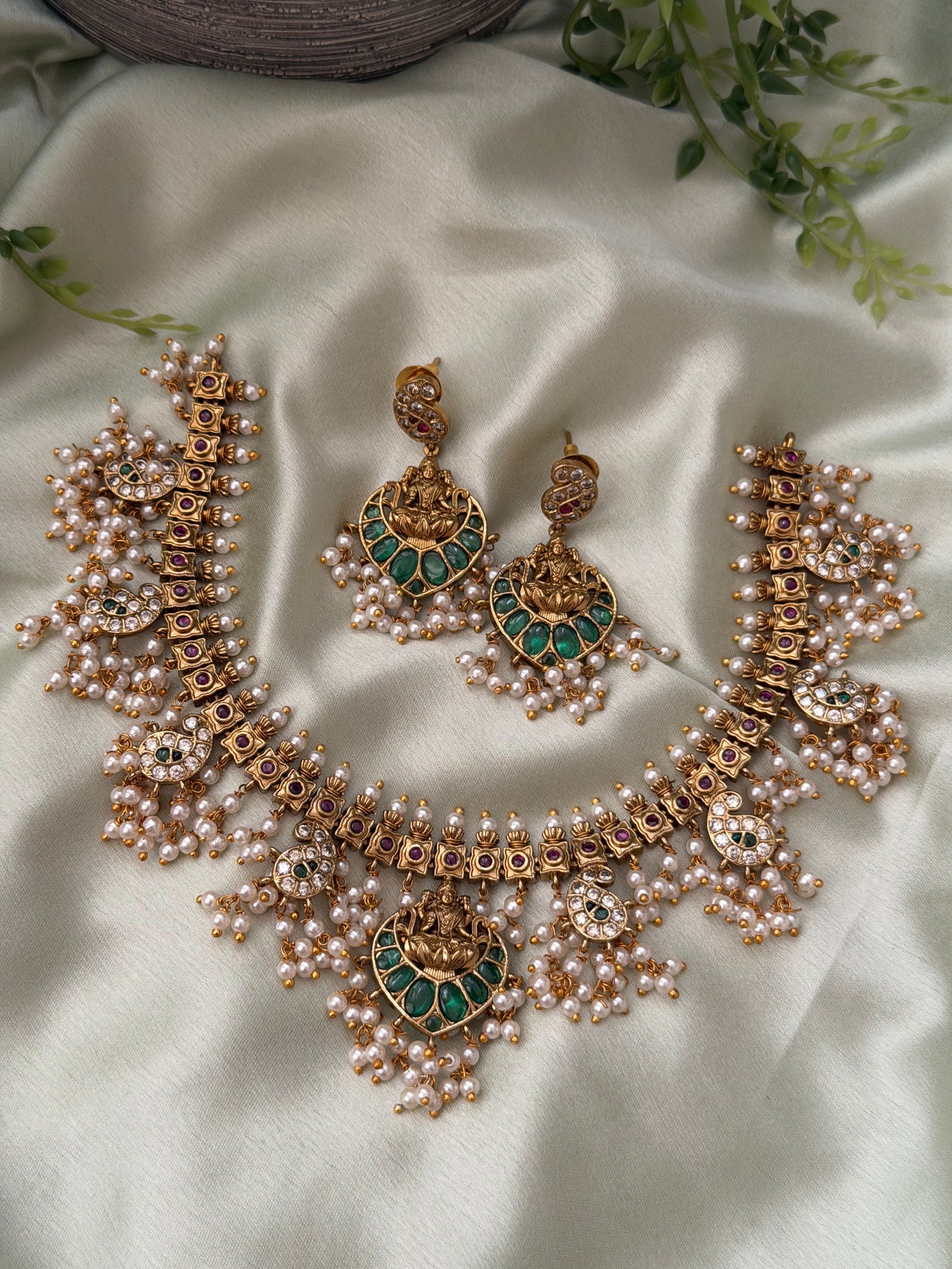 Bhavana Emerald Guttapusalu Necklace