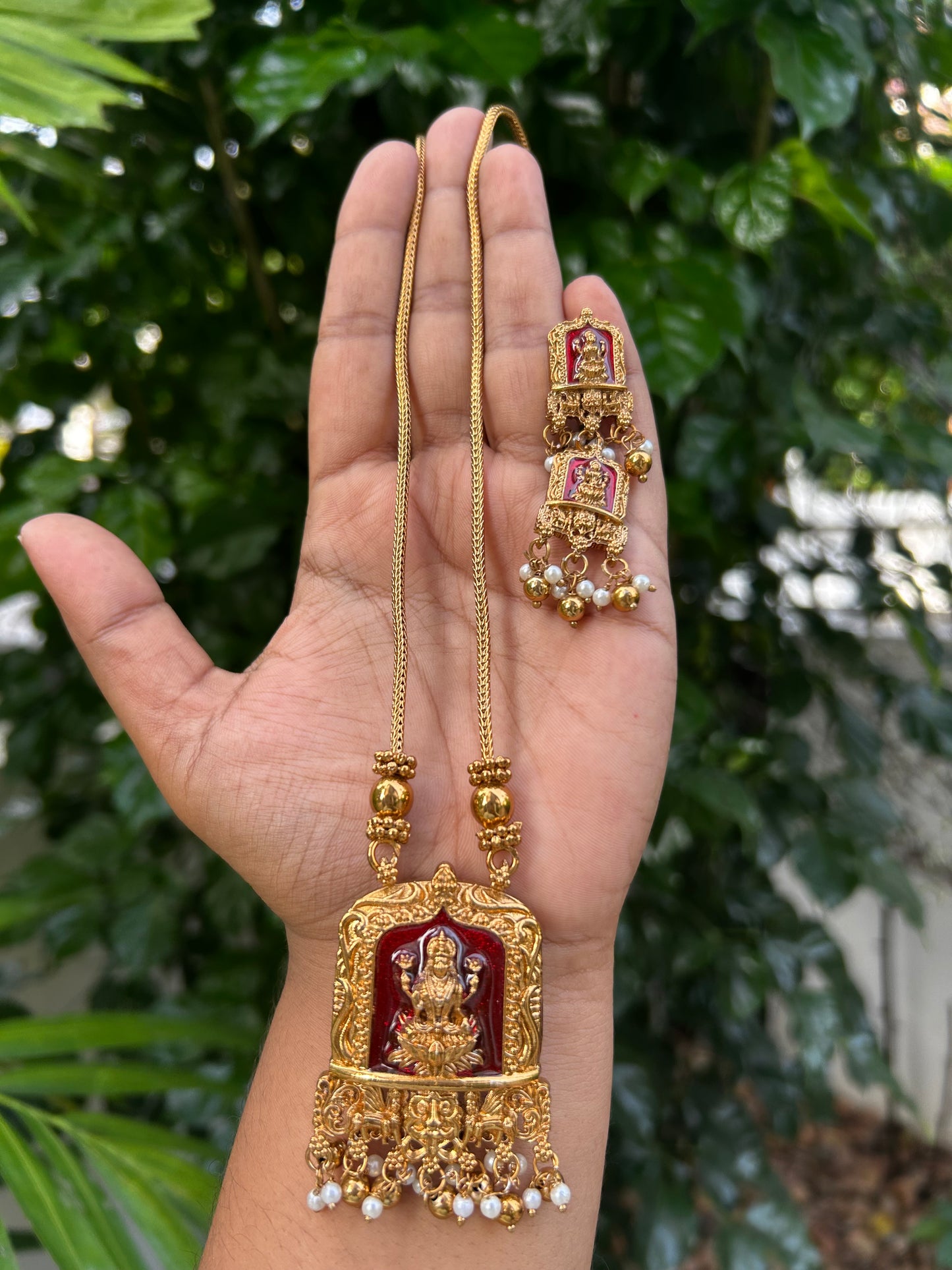 Oviyam Lakshmi Chain Set