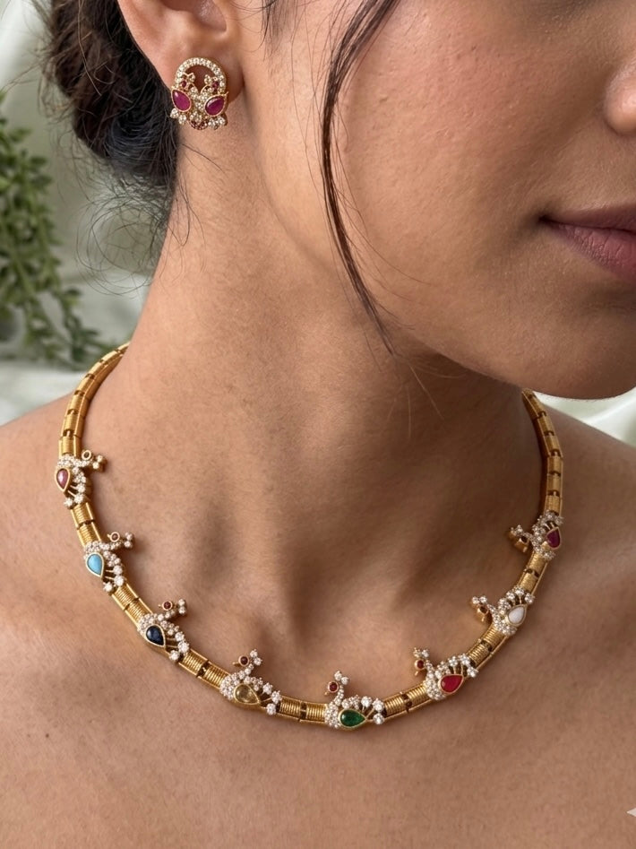Cisne Navaratna Choker