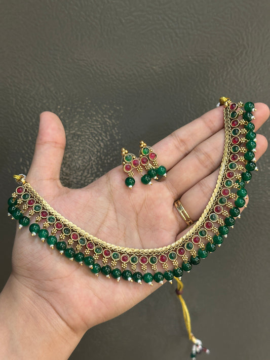 Cluster Emerald beads necklace
