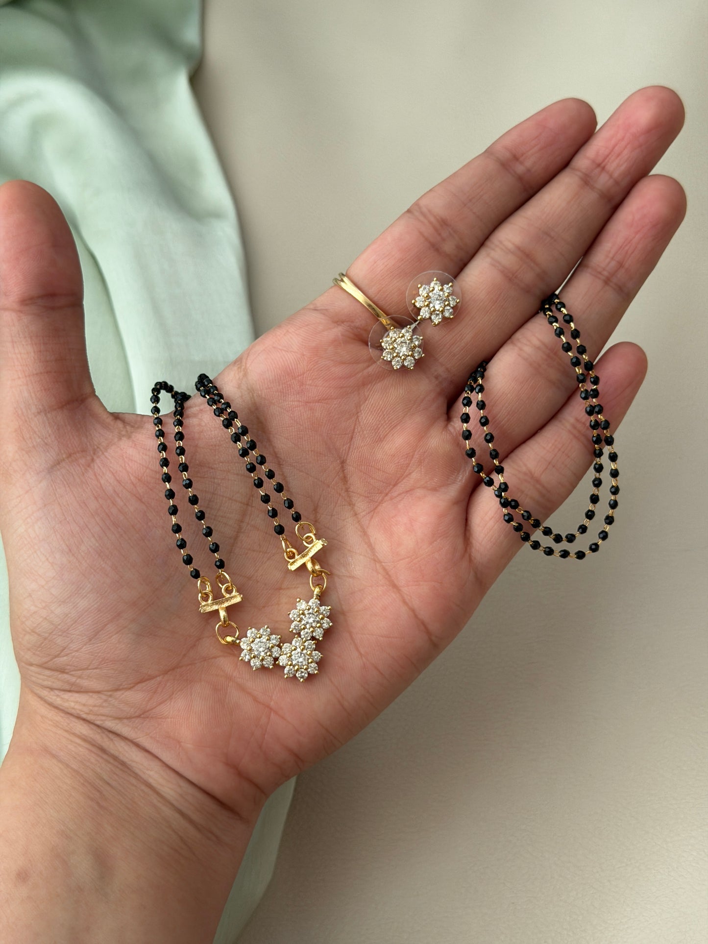 Tri Flora Pendant Karimani Maala