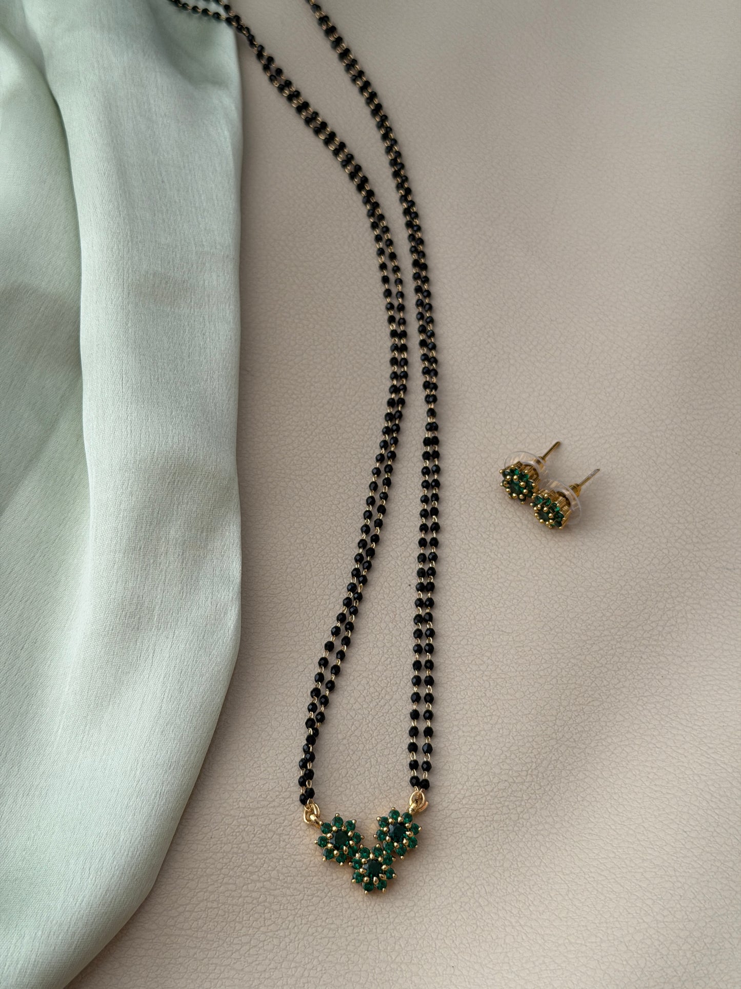 Tri Flora Pendant Karimani Maala