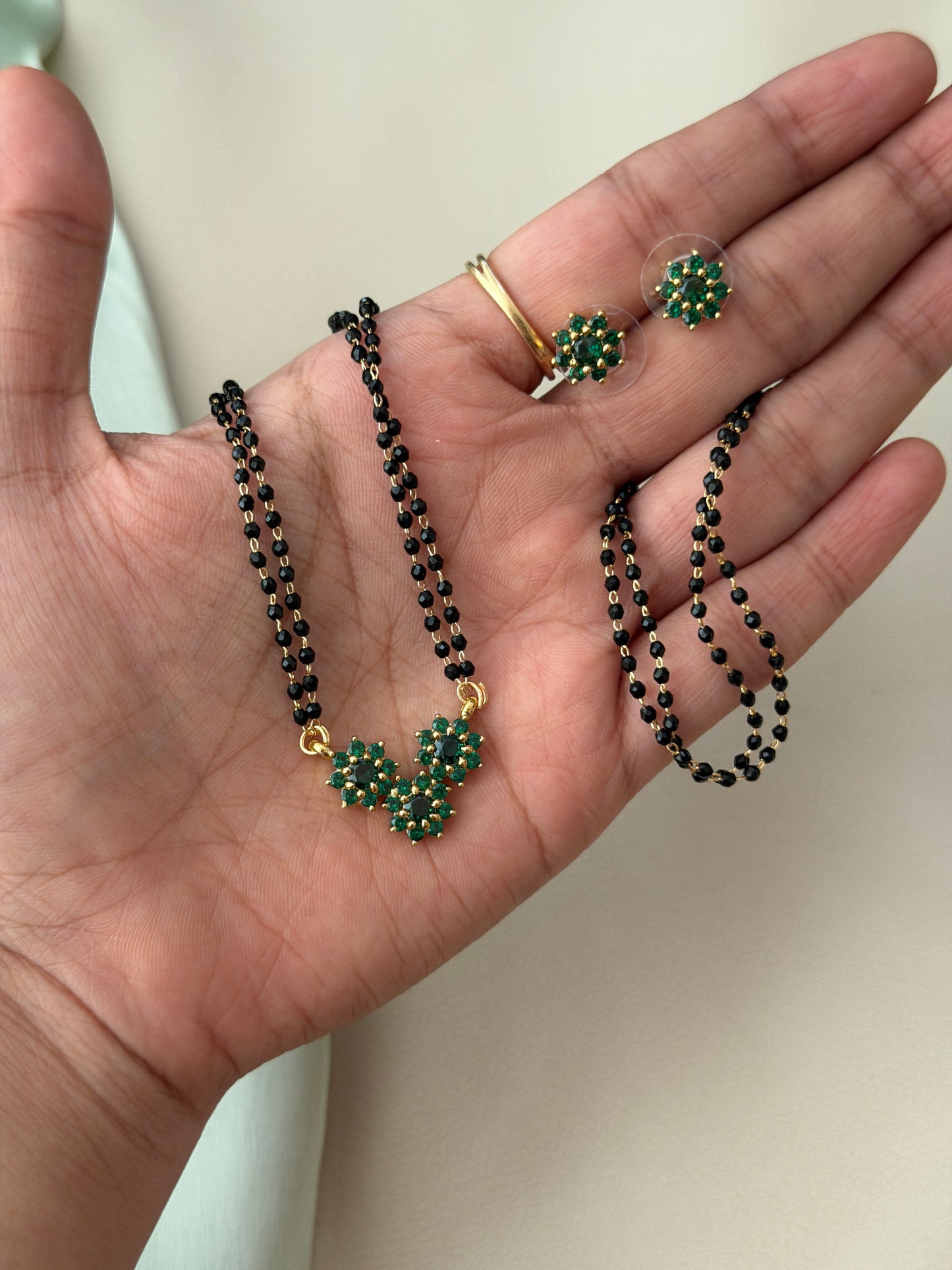 Tri Flora Pendant Karimani Maala