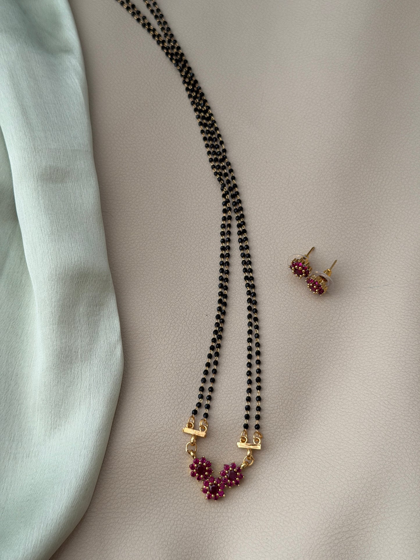 Tri Flora Pendant Karimani Maala
