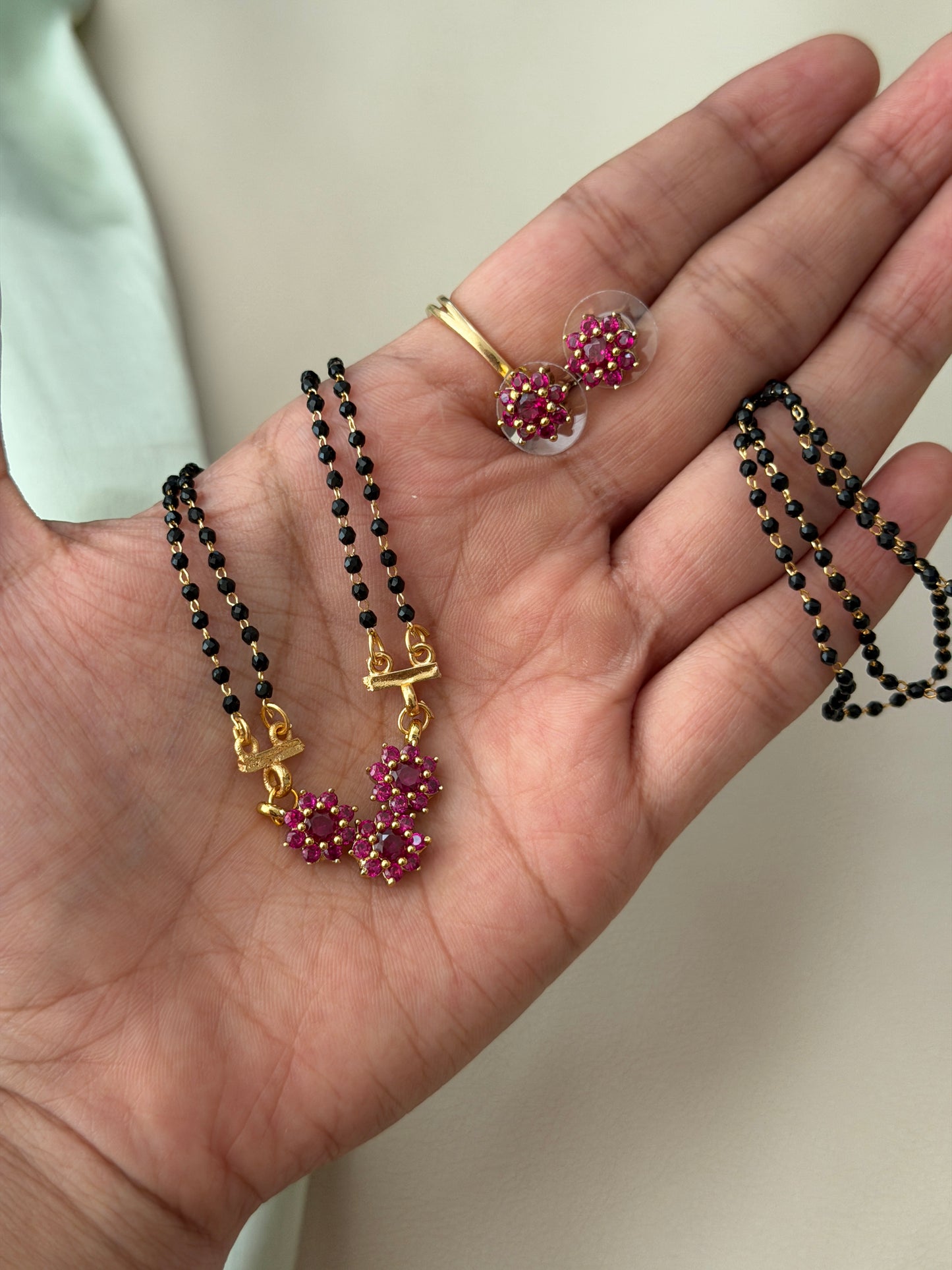 Tri Flora Pendant Karimani Maala