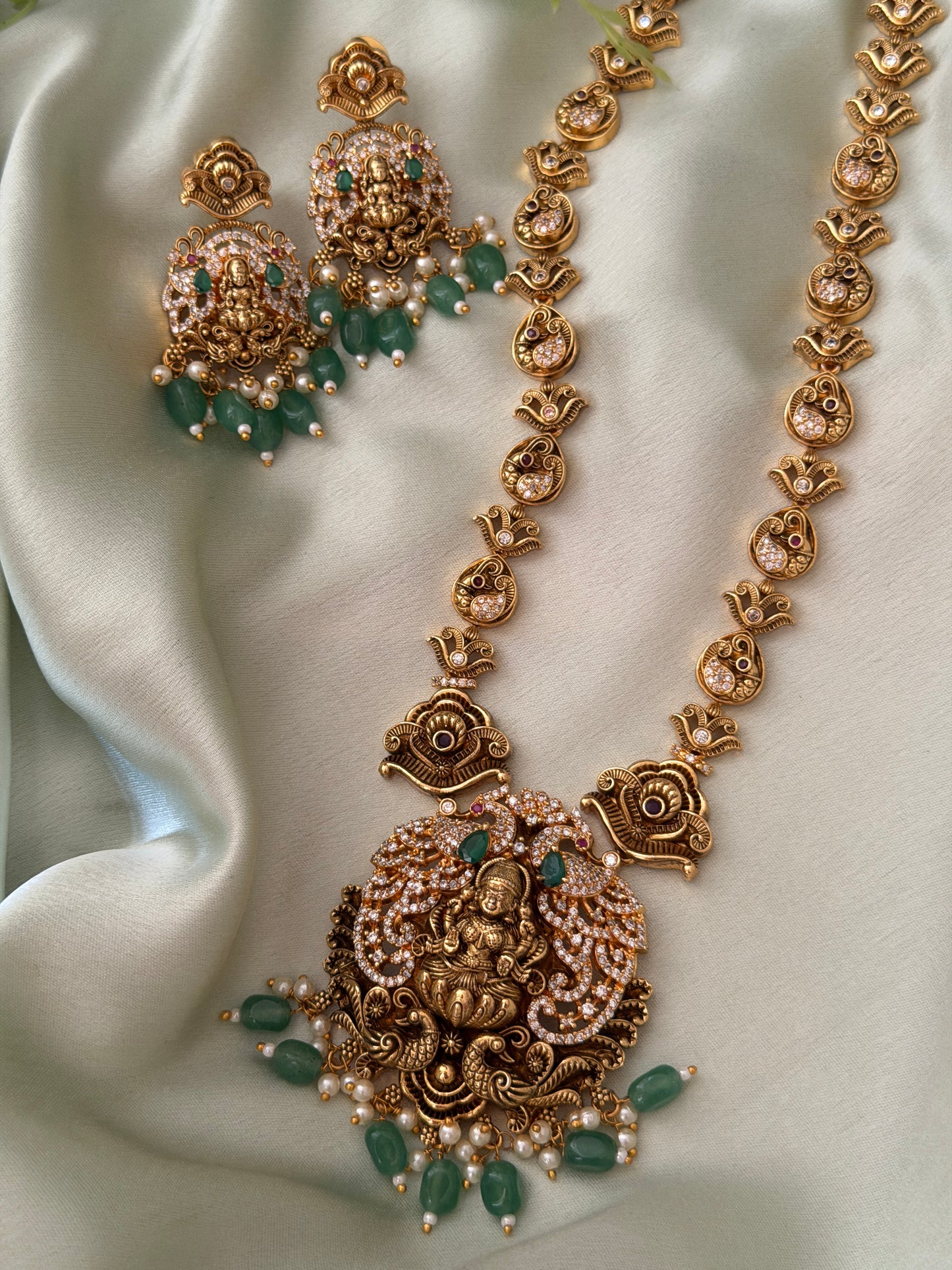 Umayal AD x Antique Haaram Set